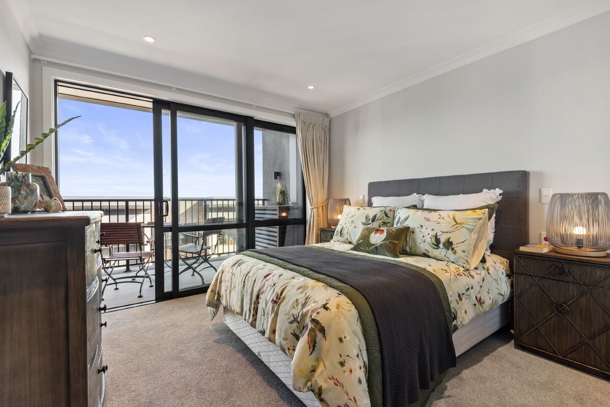 property carousel image 3