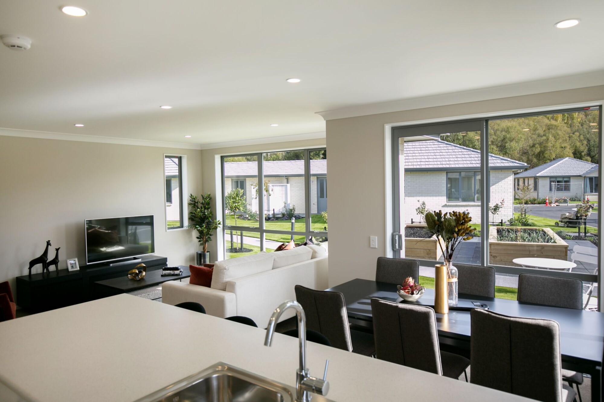 property carousel image 10