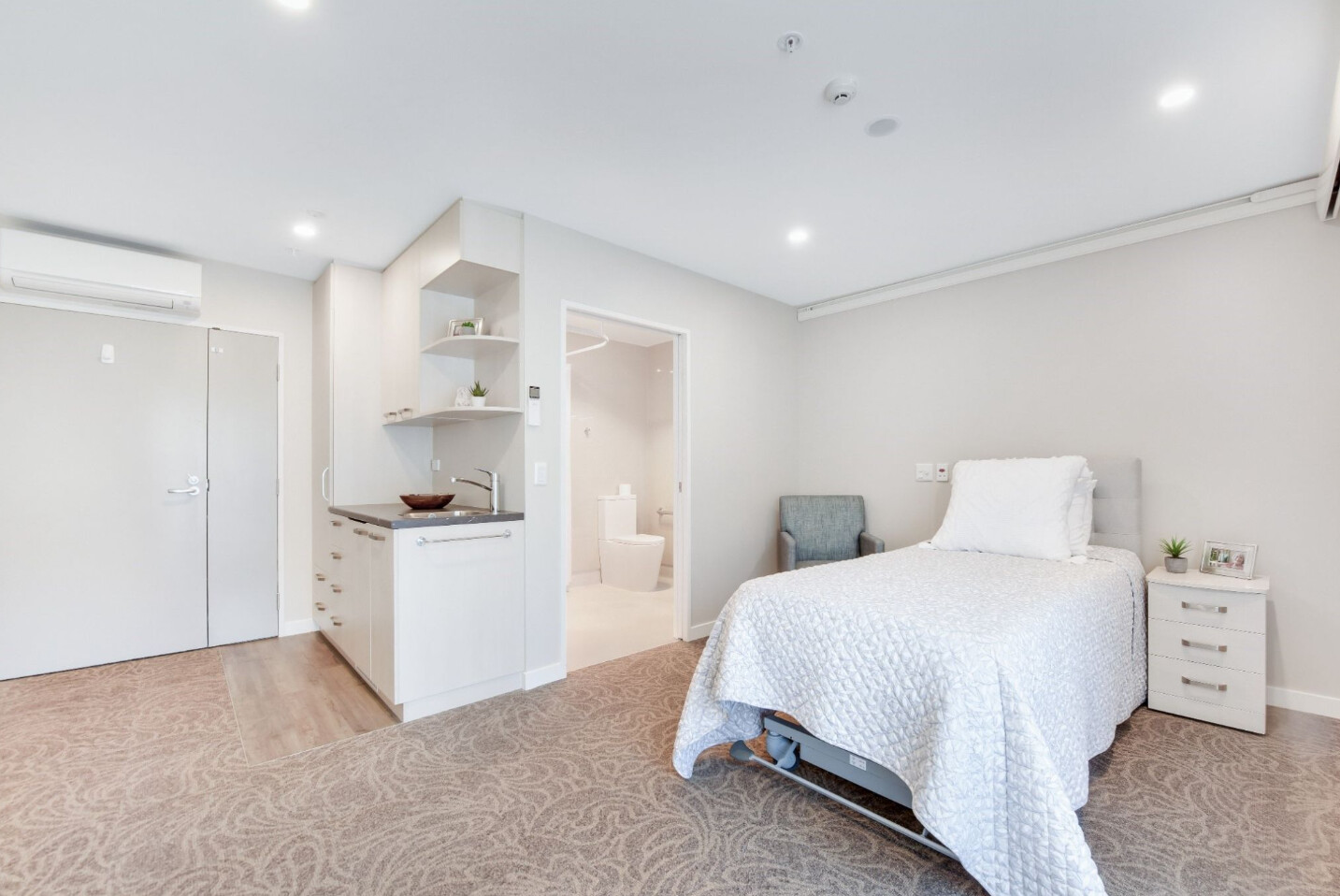 property carousel image 2