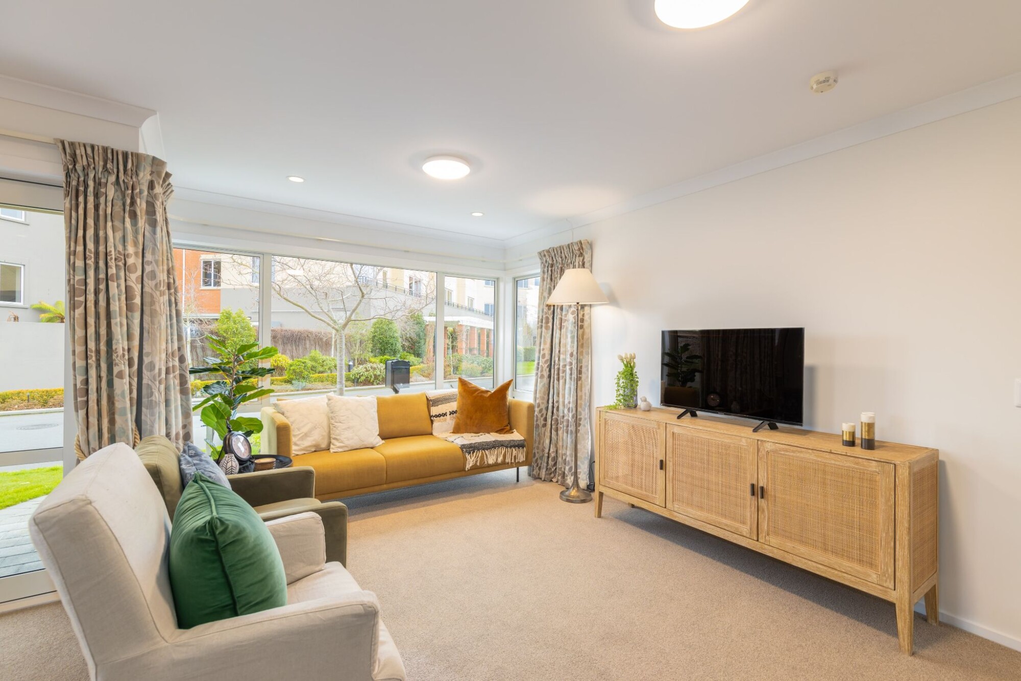 property carousel image 1