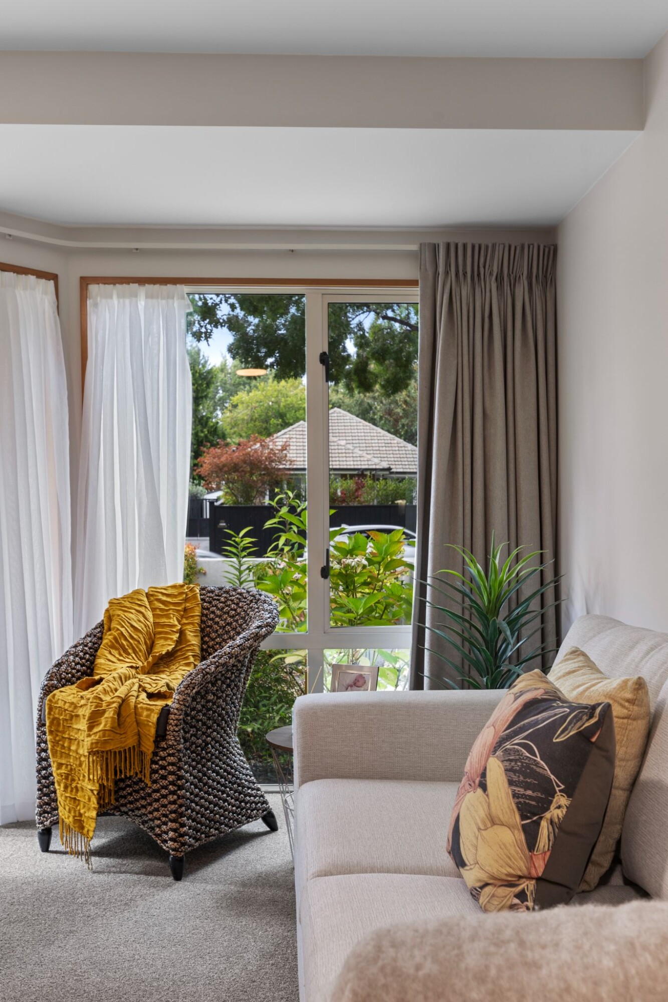 property carousel image 3