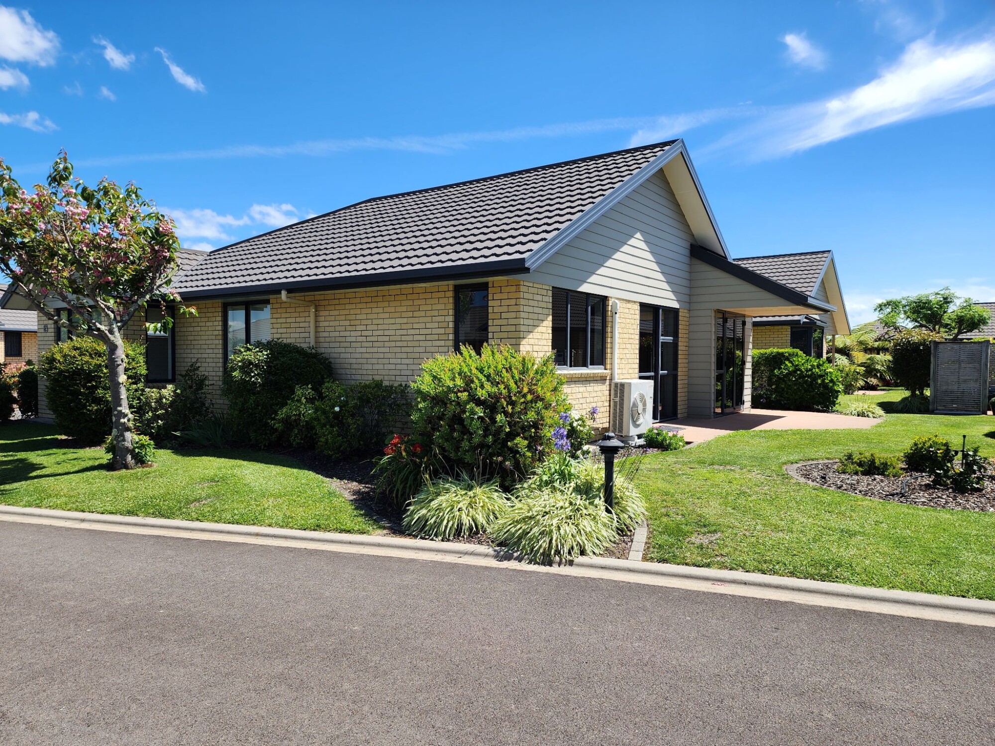 property carousel image 2