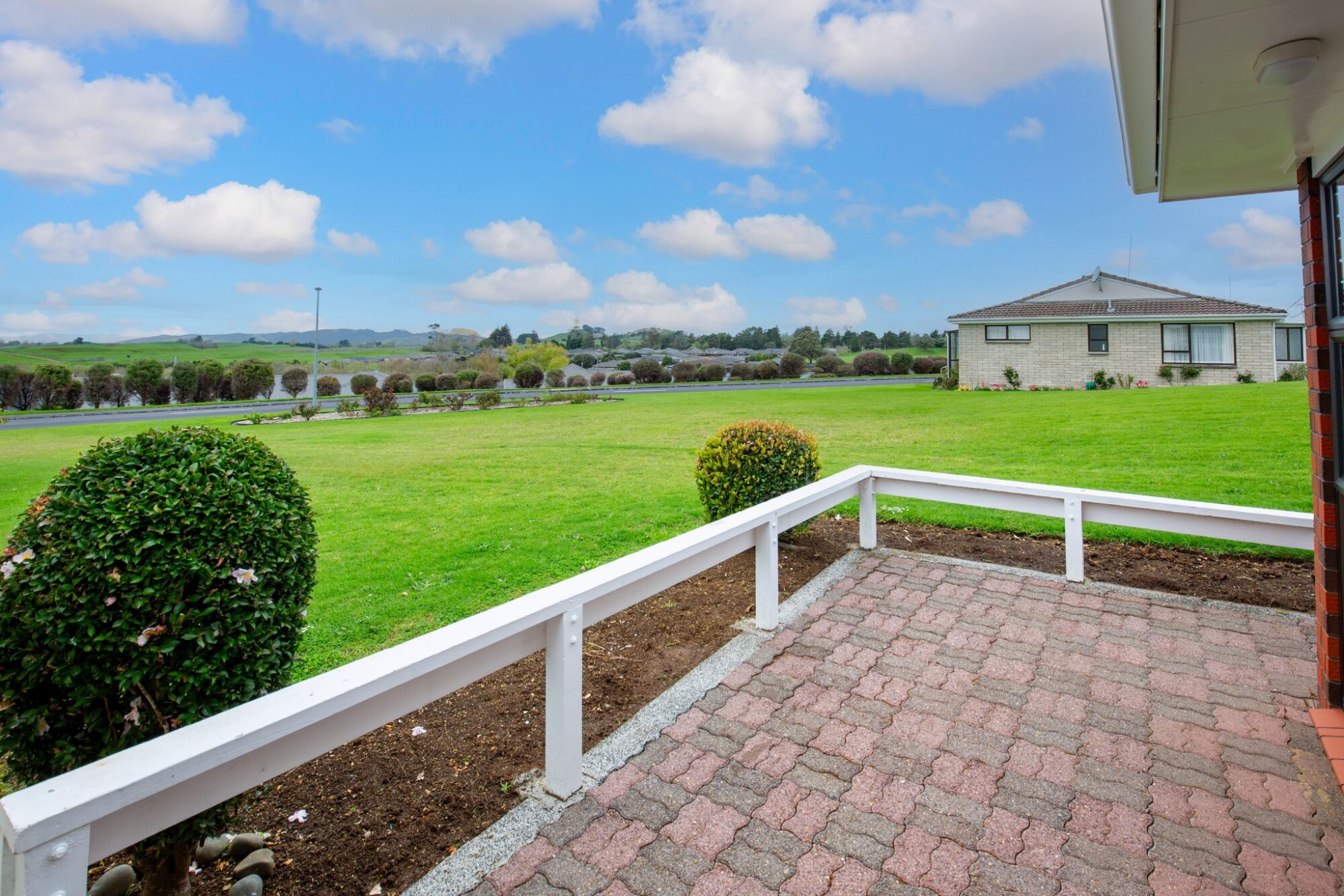 property carousel image 9