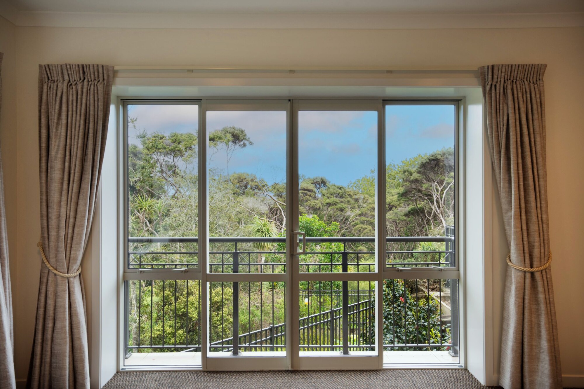 property carousel image 4