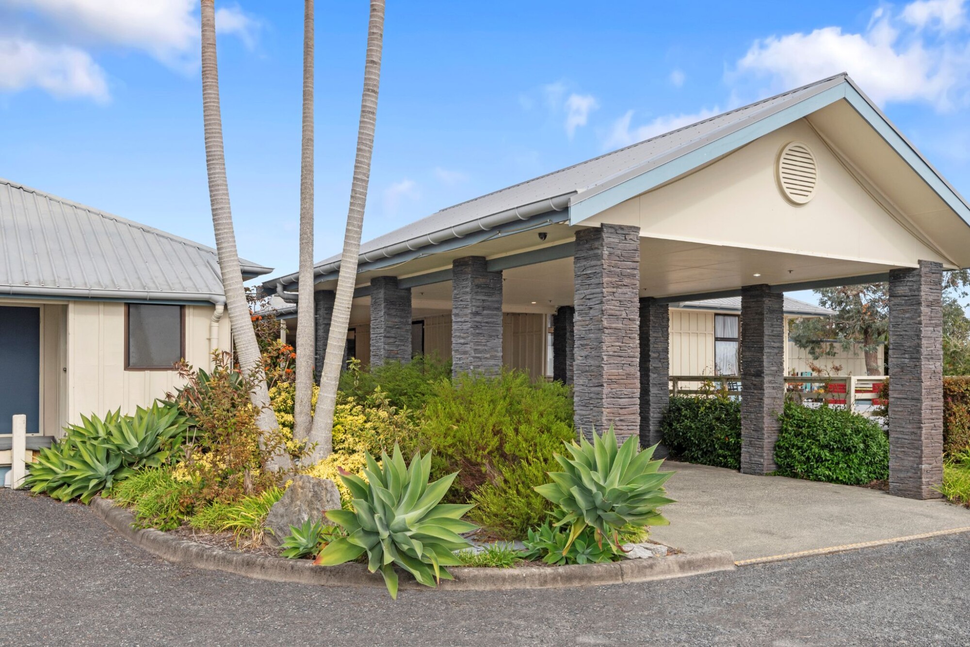 property carousel image 2