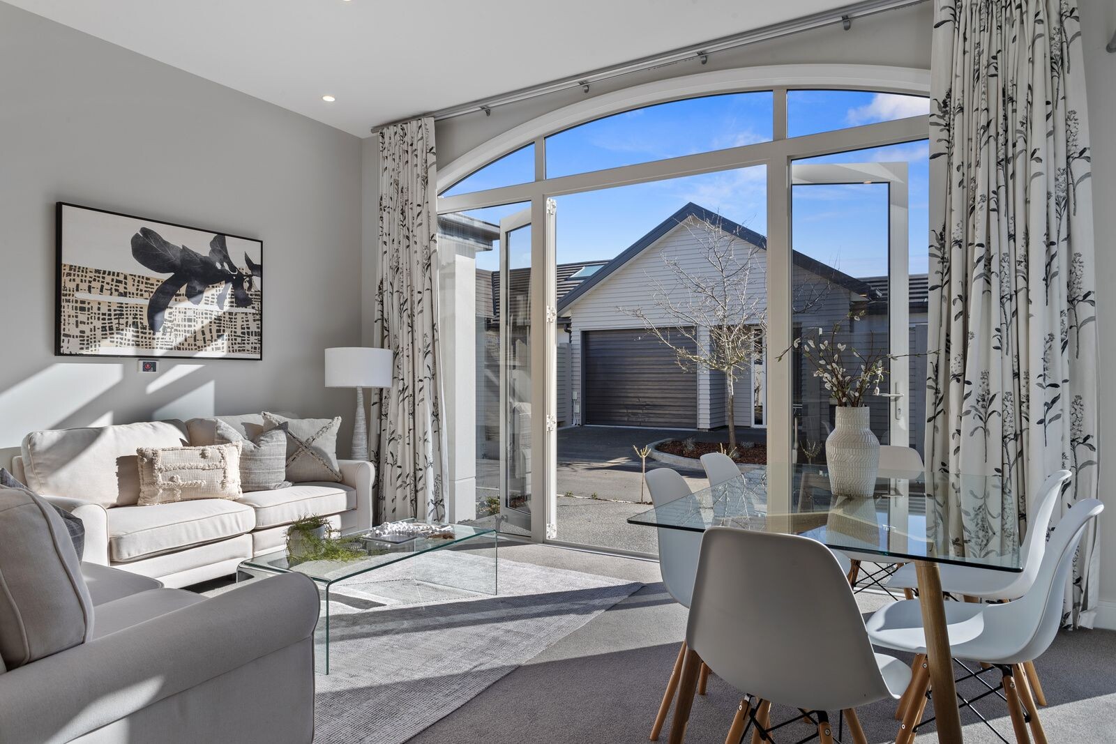 property carousel image 1