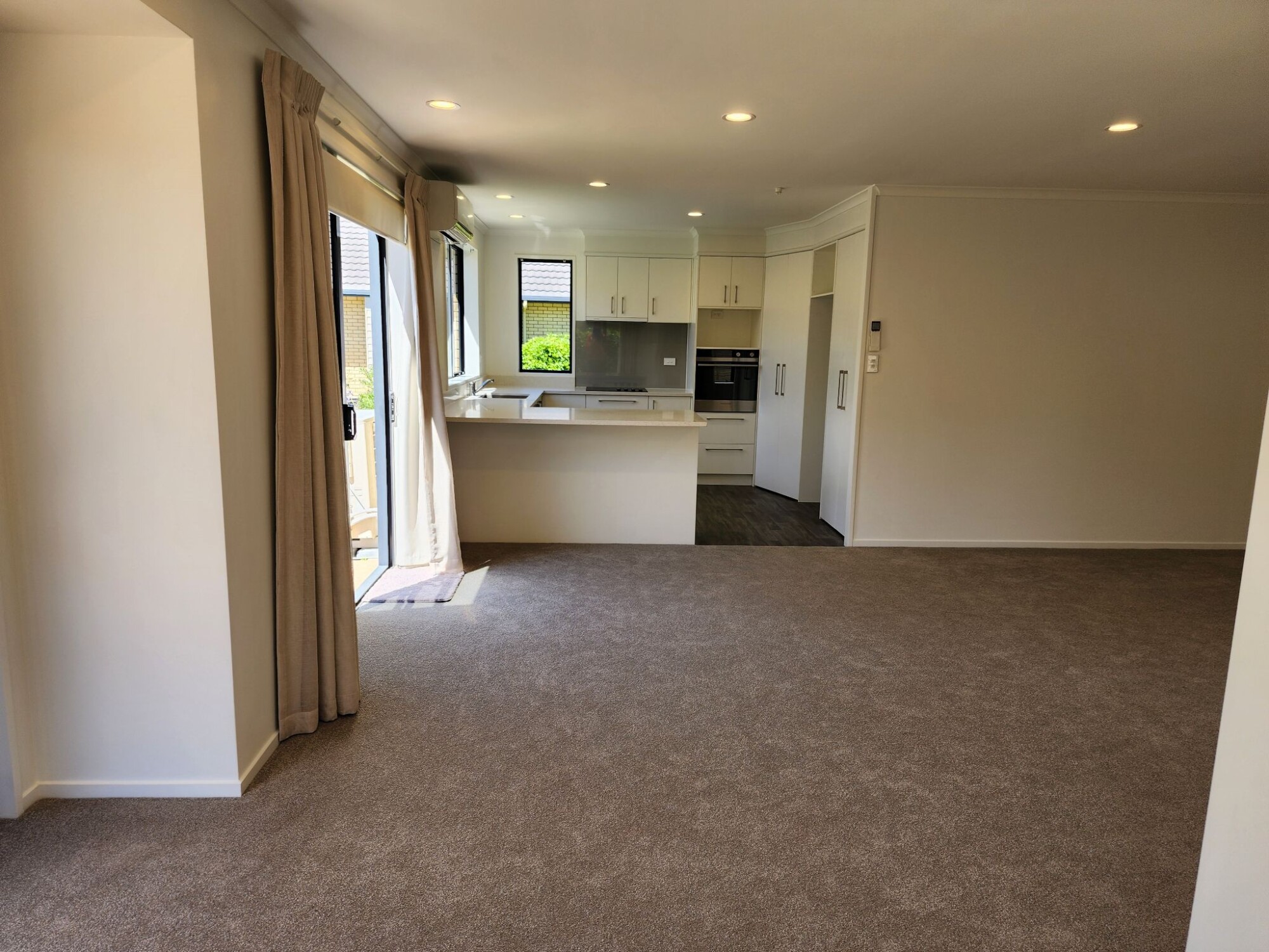 property carousel image 10