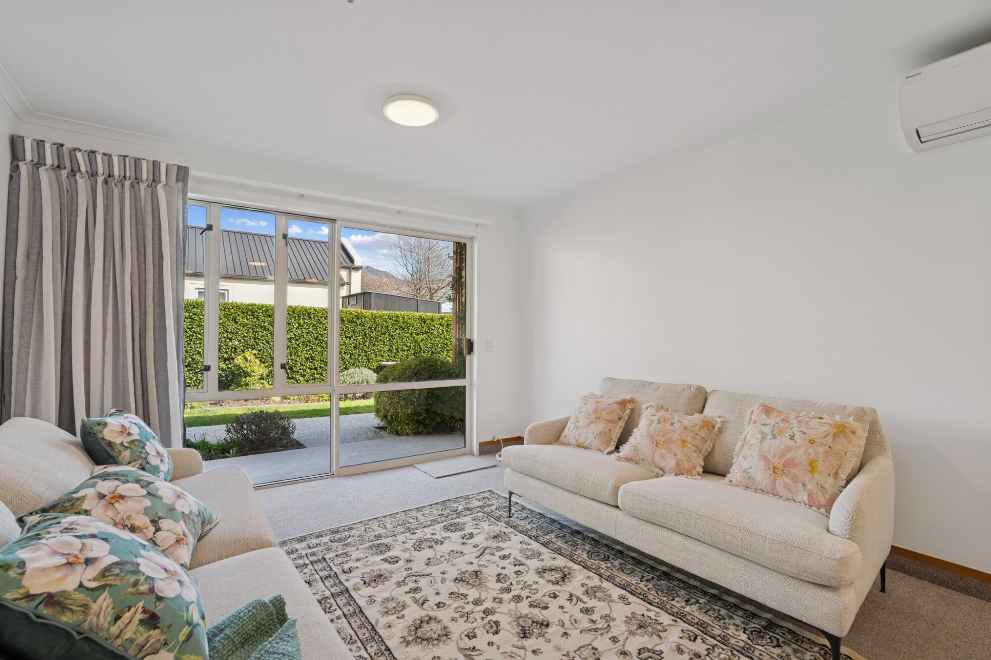 property carousel image 3
