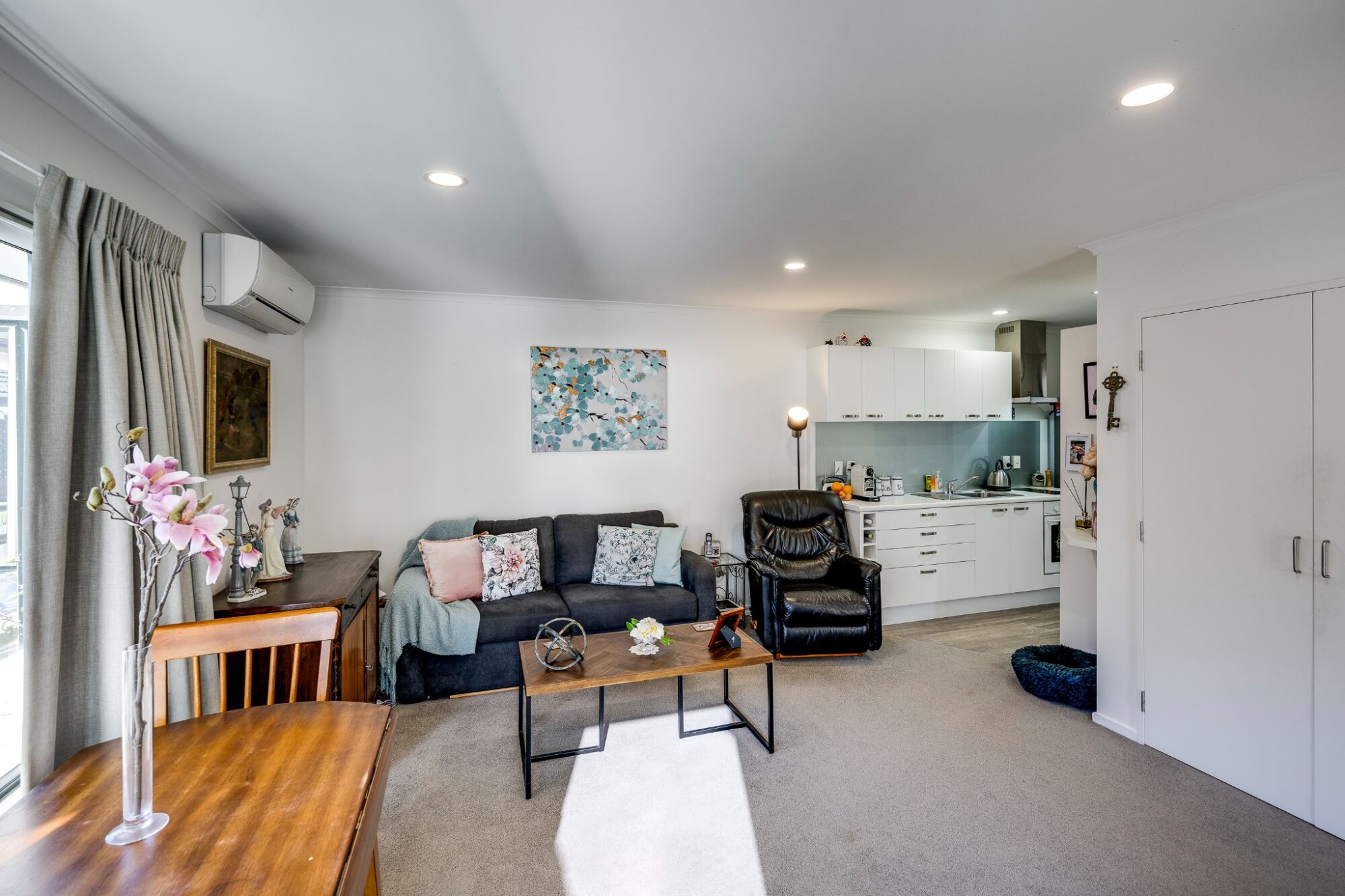 property carousel image 3