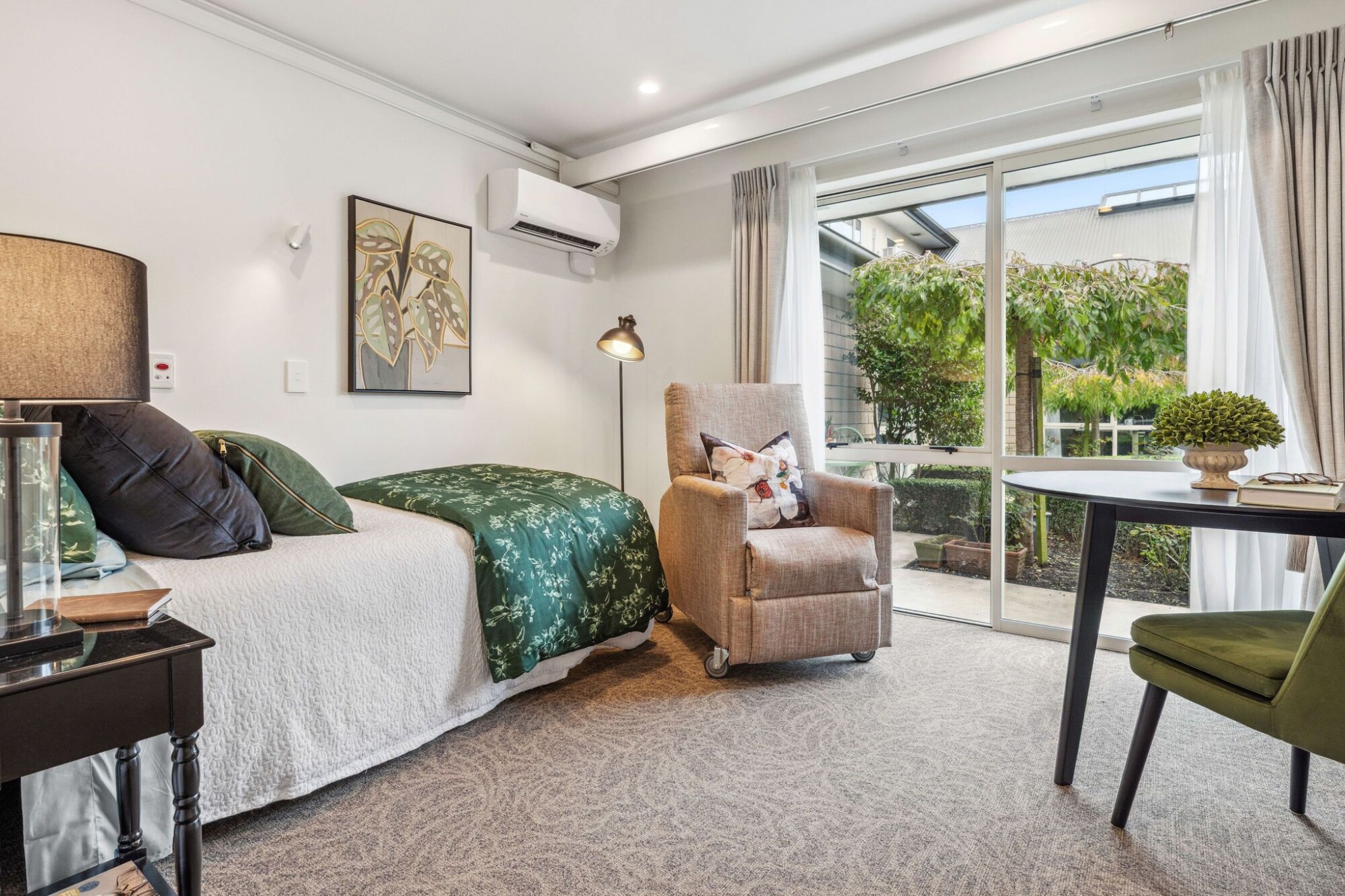 property carousel image 2