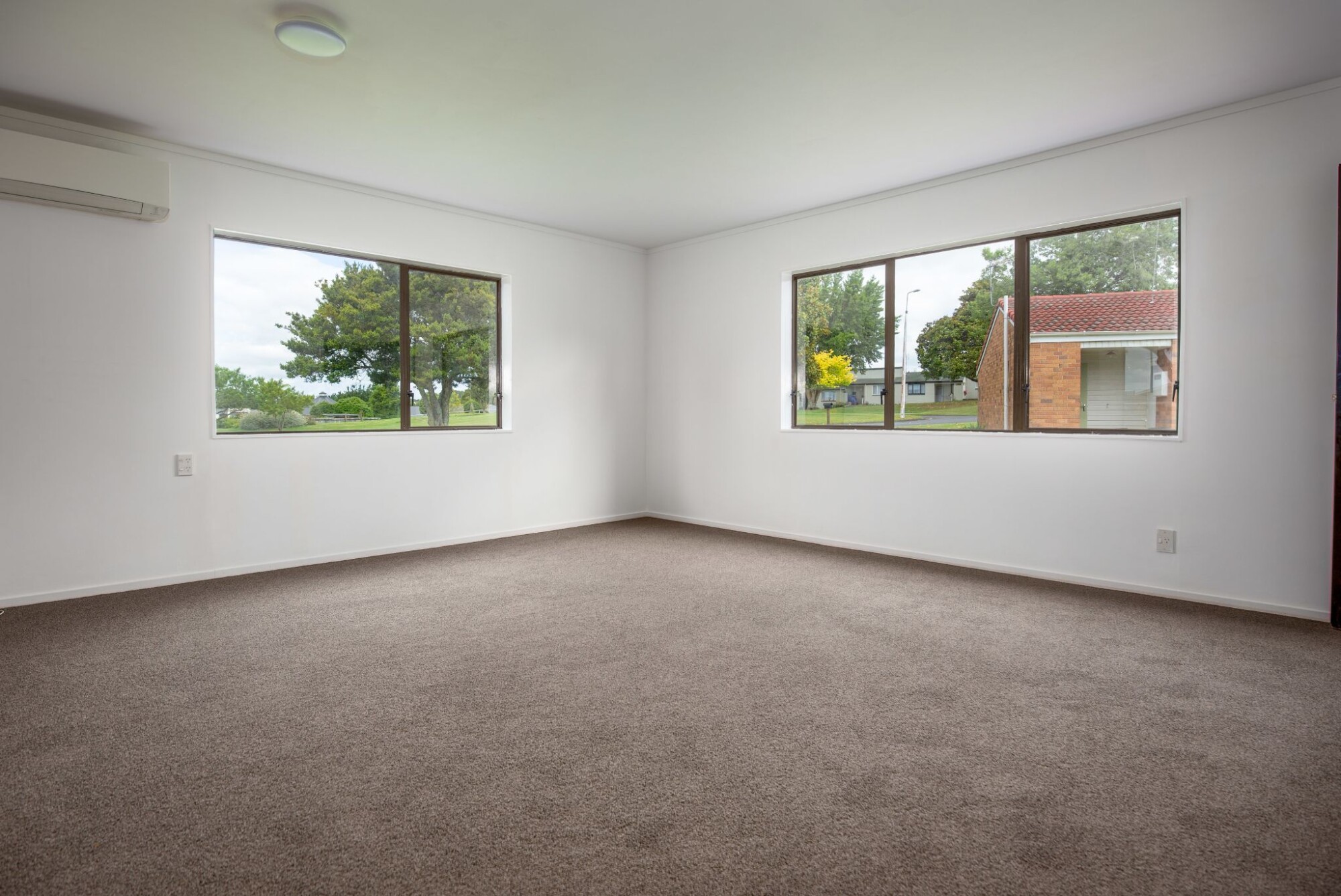 property carousel image 3