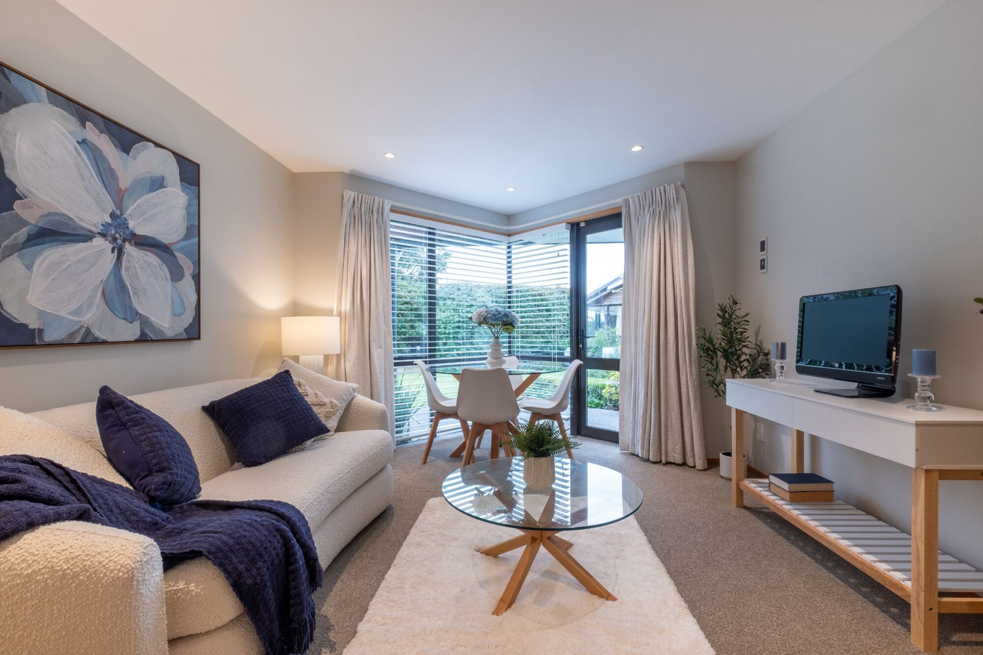 property carousel image 10