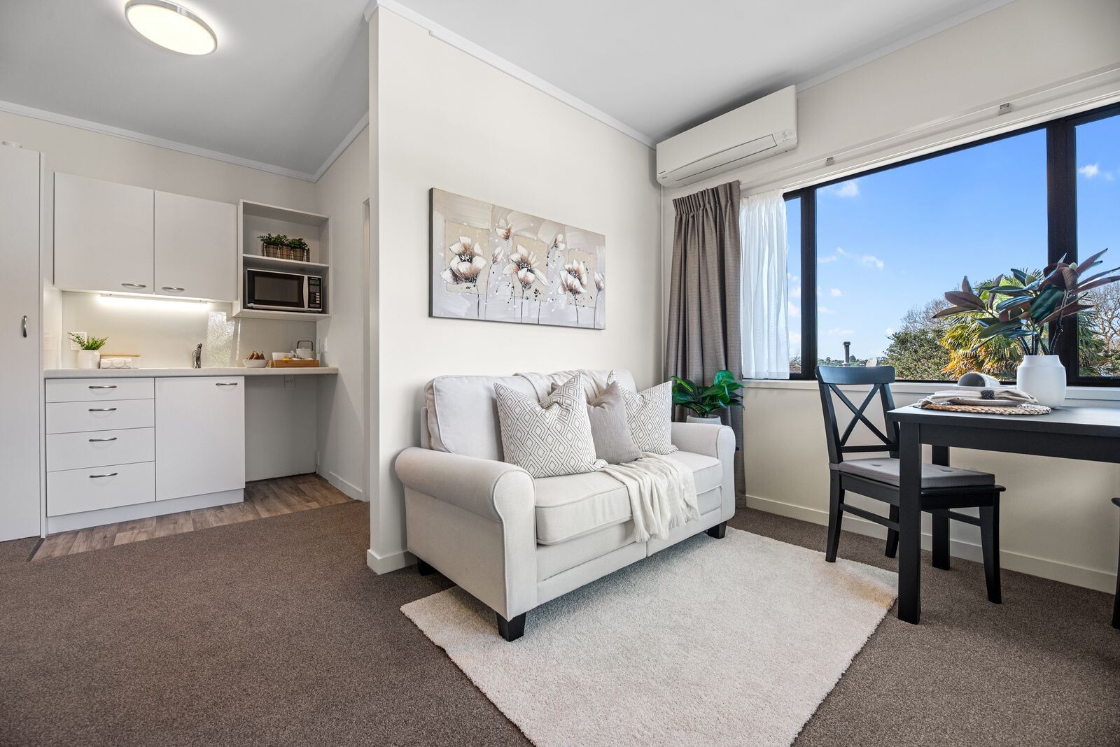 property carousel image 2