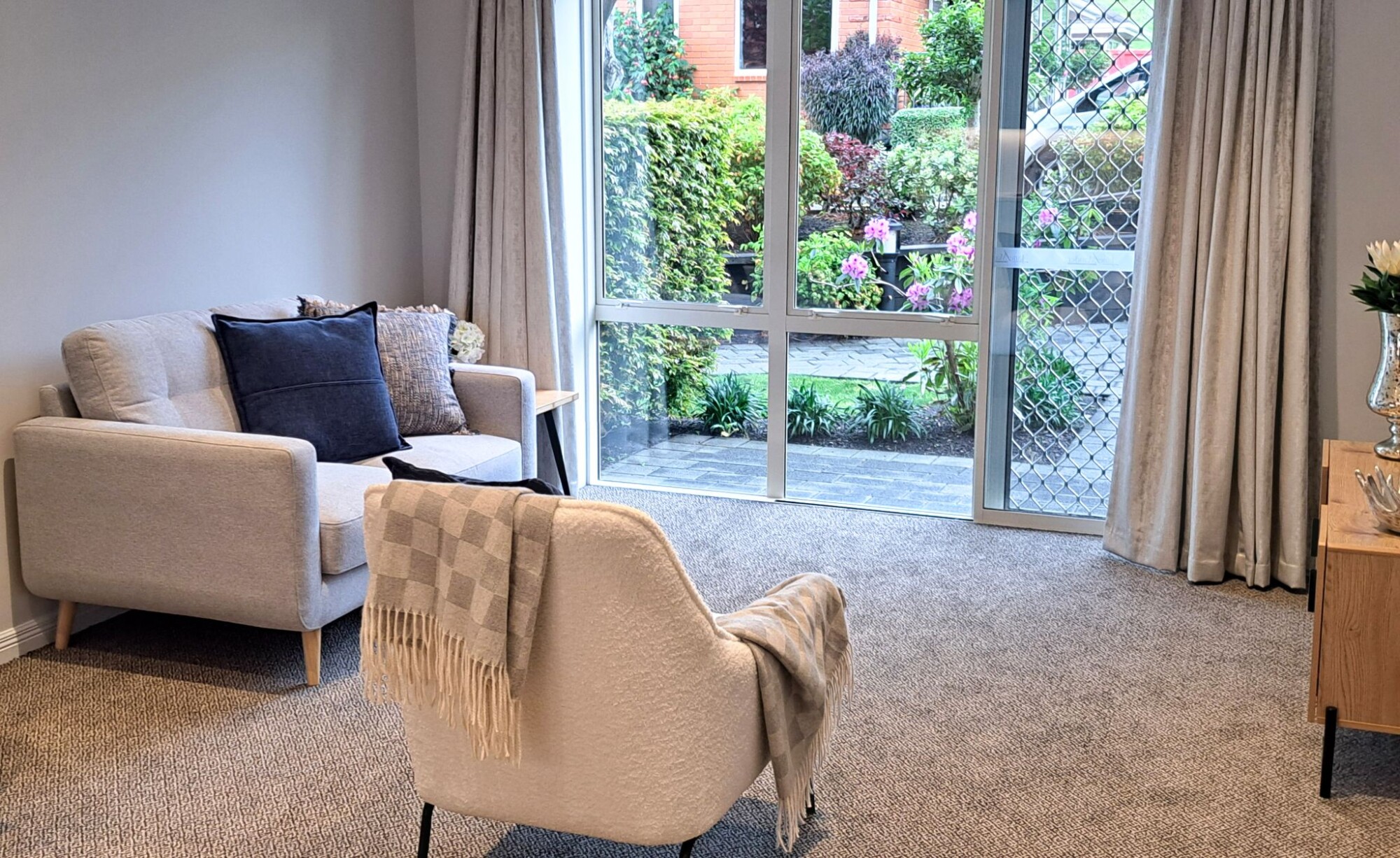 property carousel image 1