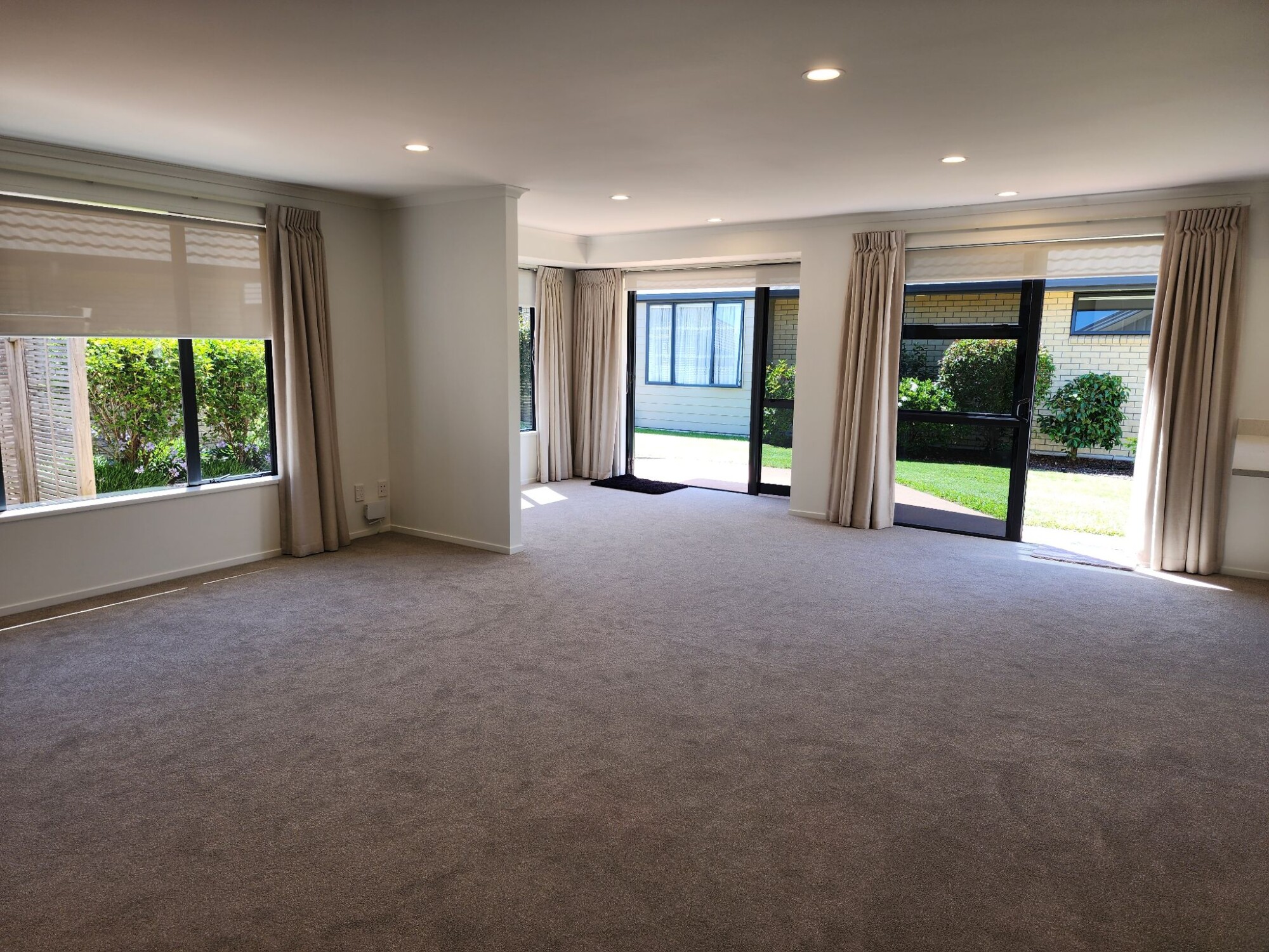 property carousel image 8