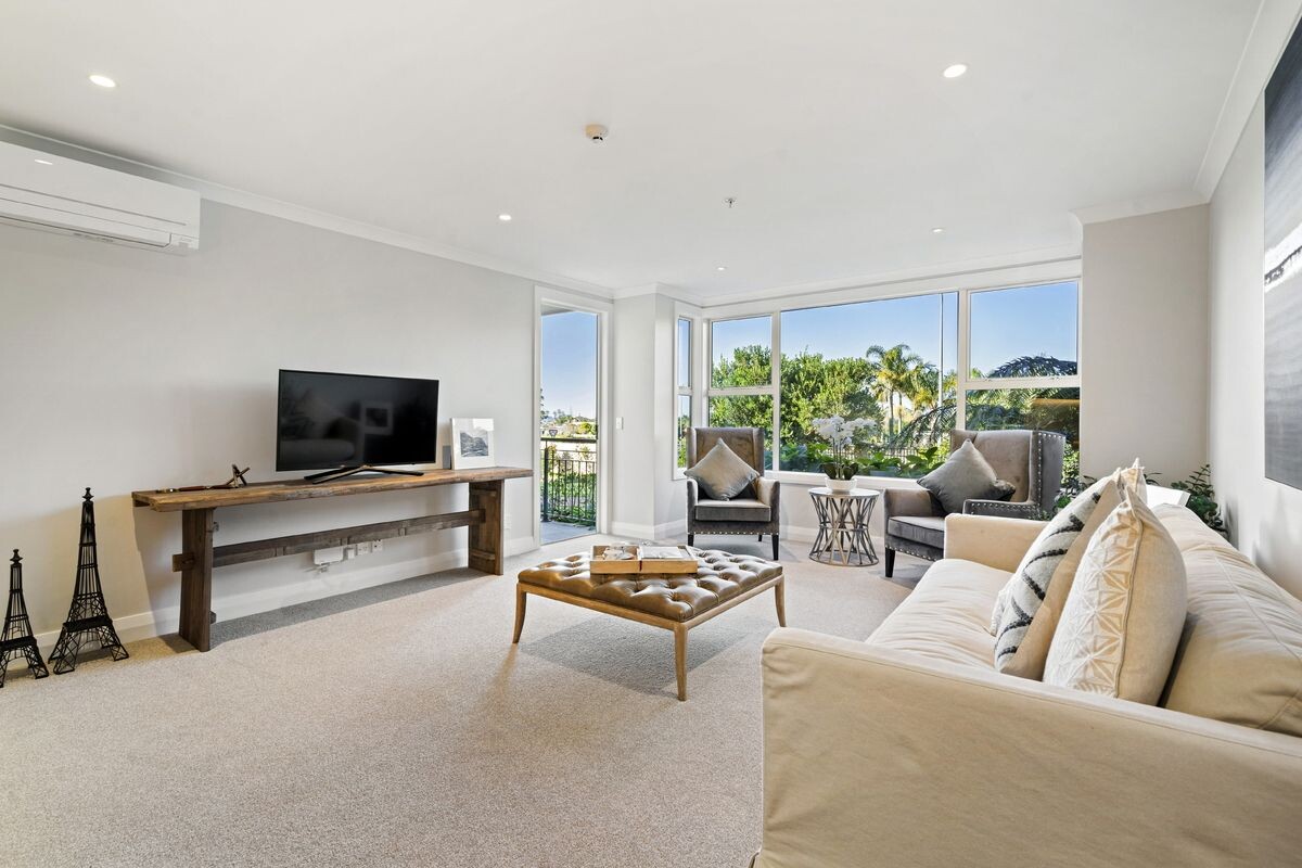 property carousel image 1