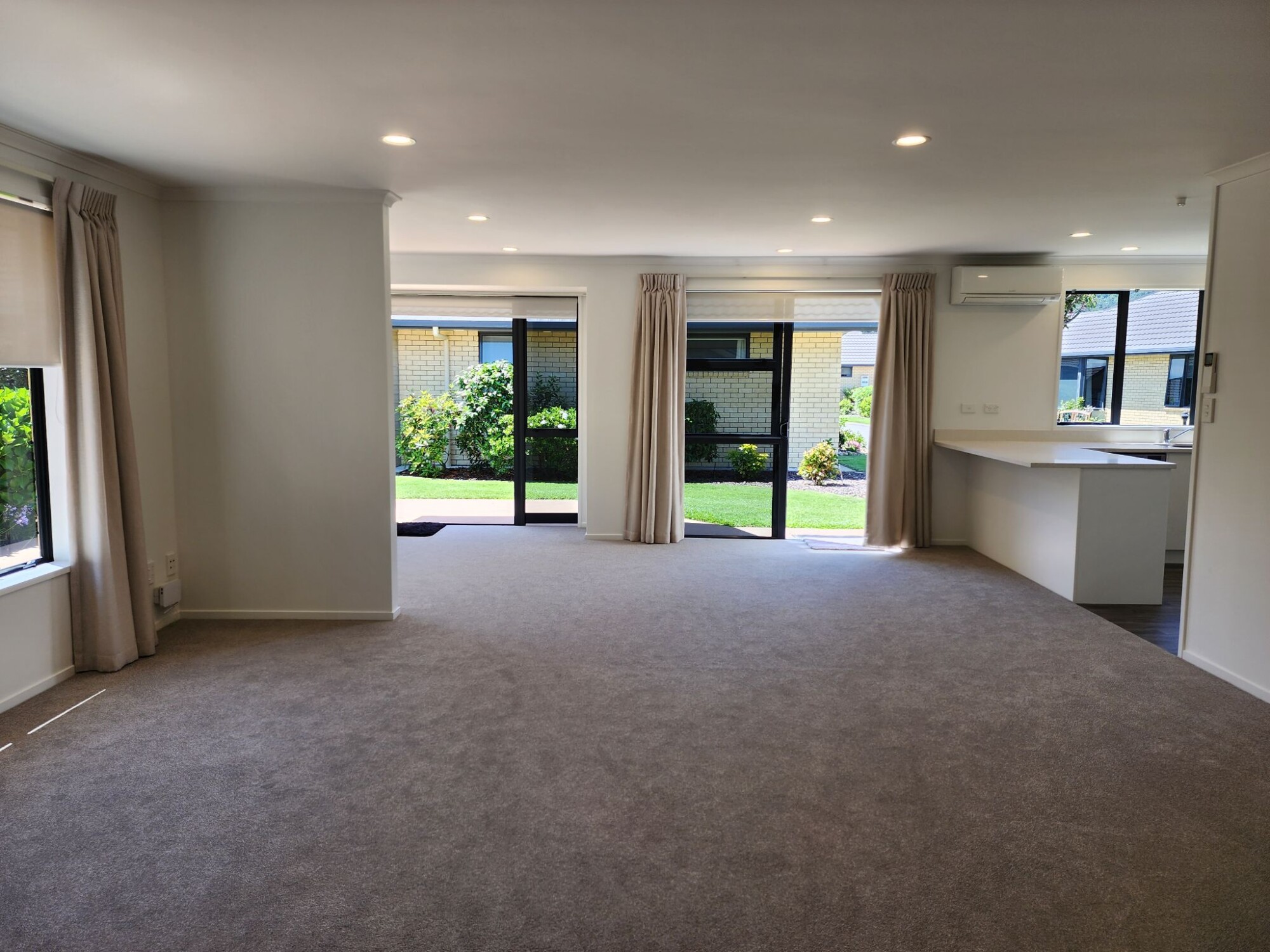 property carousel image 9