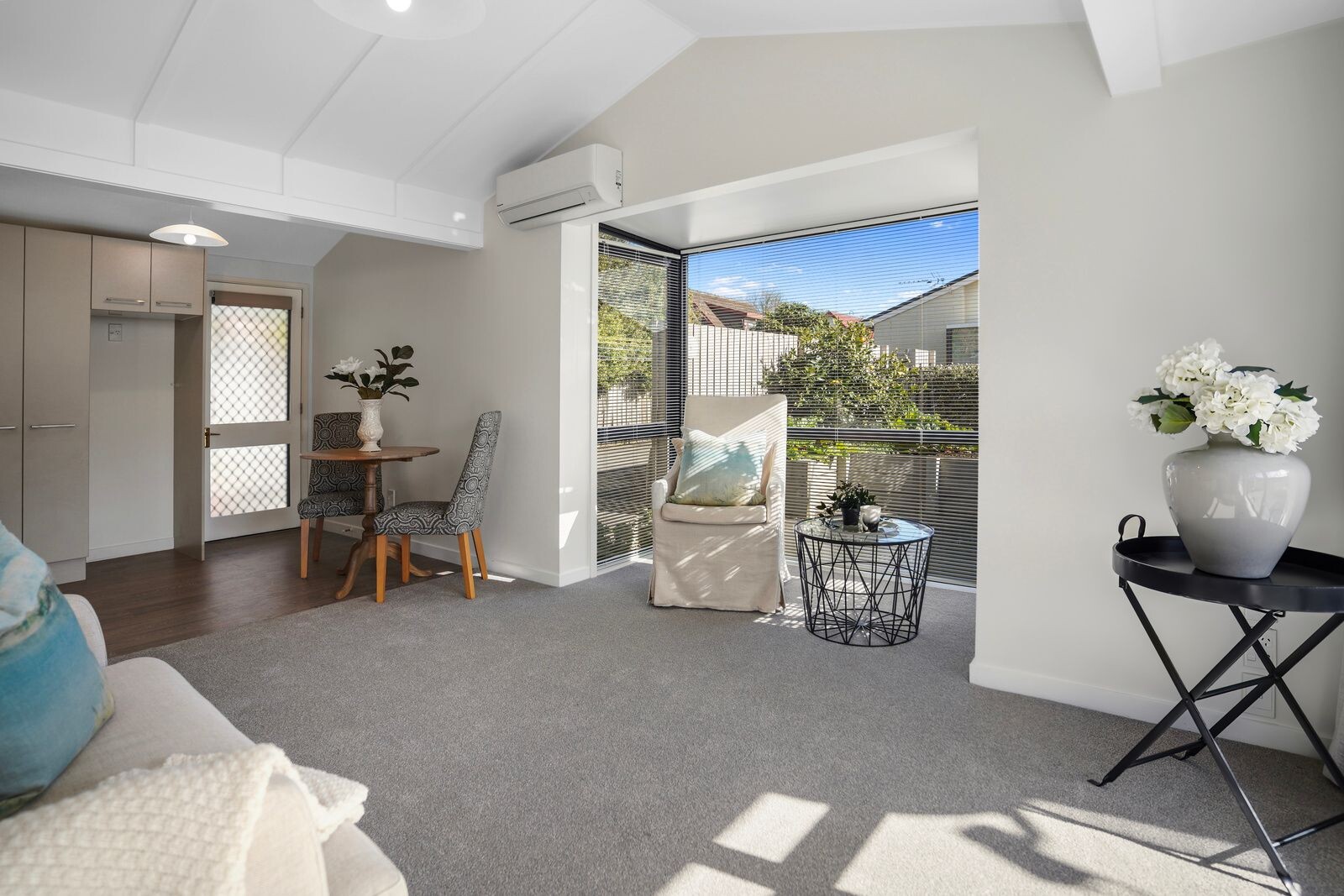 property carousel image 1