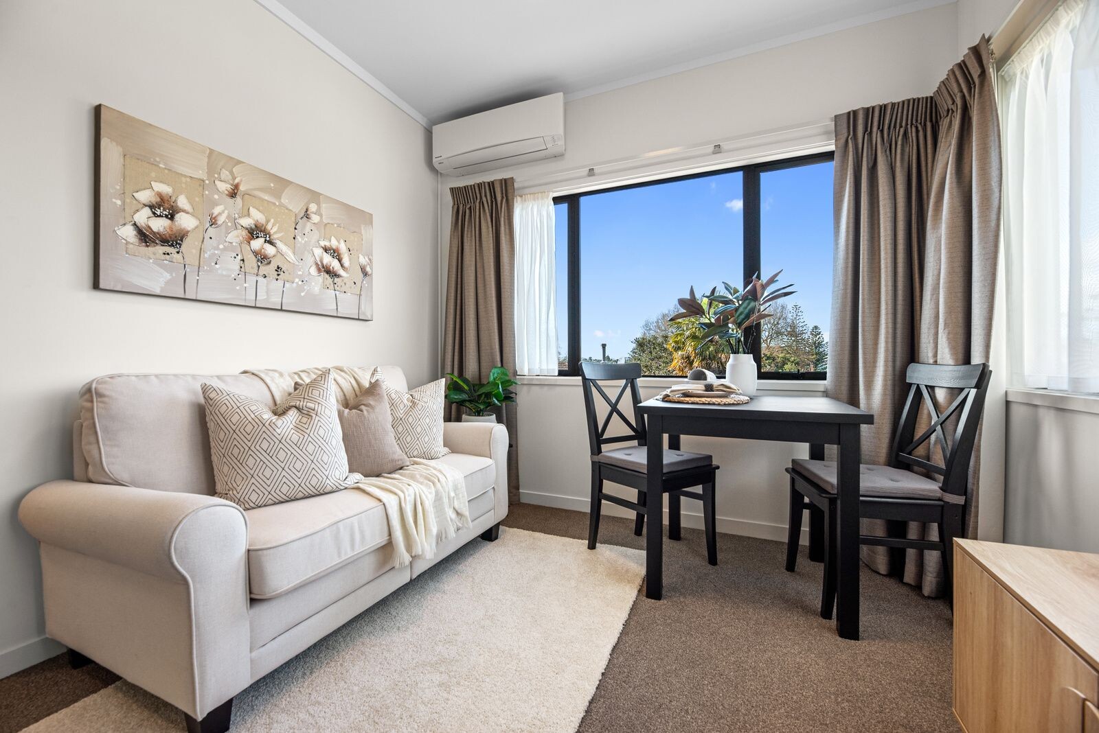 property carousel image 1