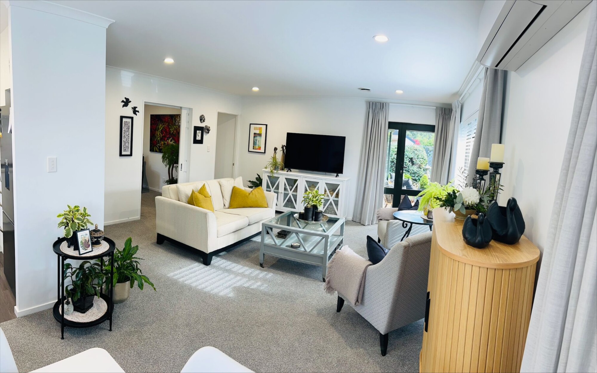 property carousel image 3