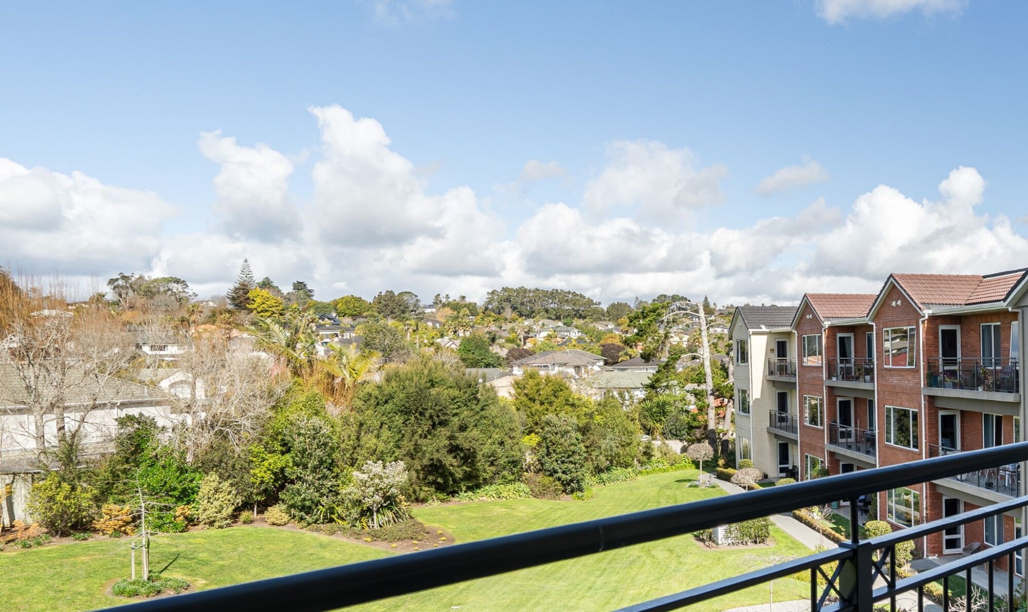 property carousel image 2