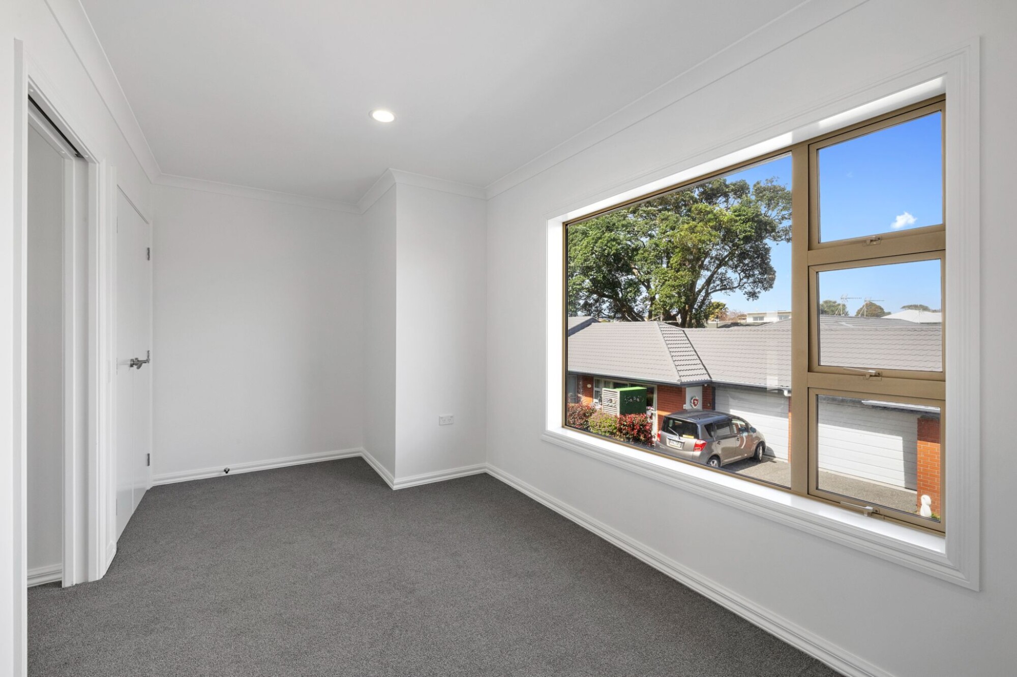 property carousel image 11