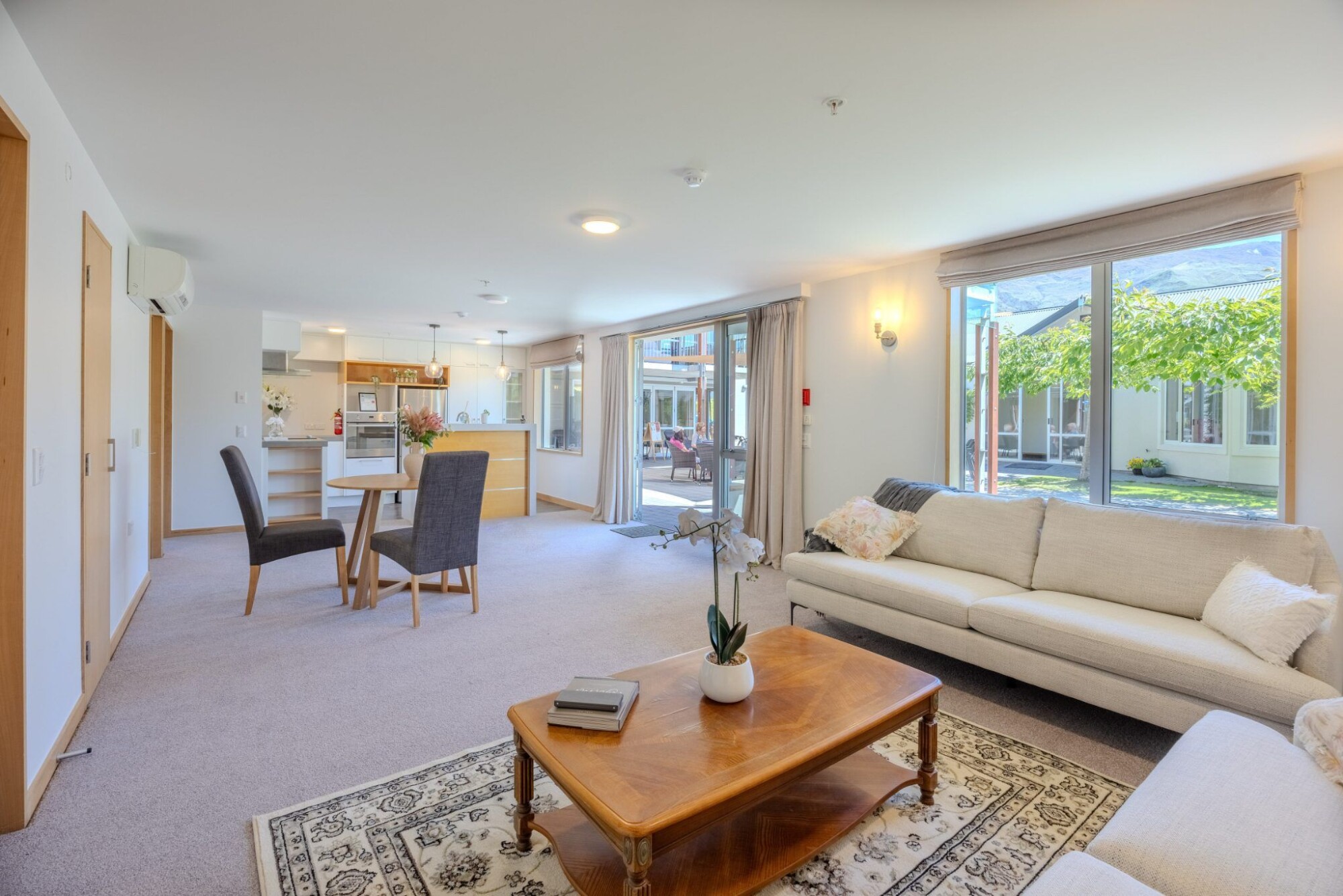 property carousel image 3