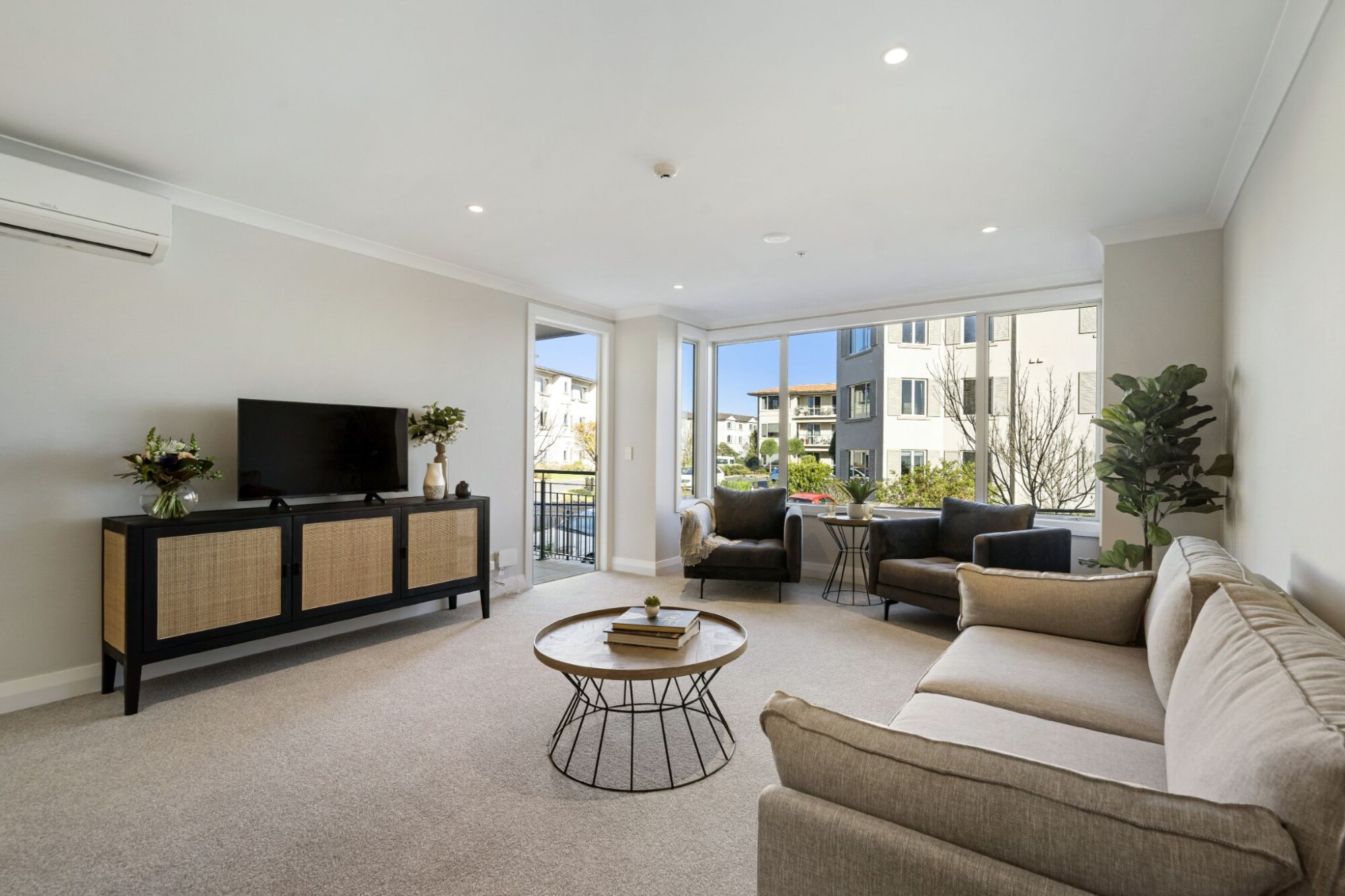 property carousel image 1