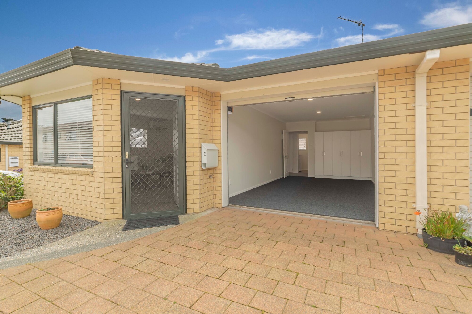 property carousel image 1