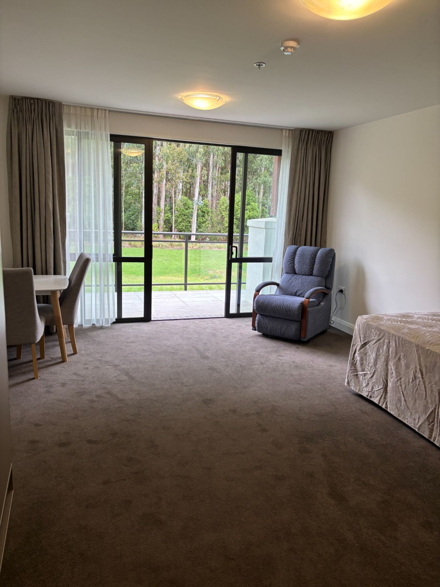 property carousel image 1