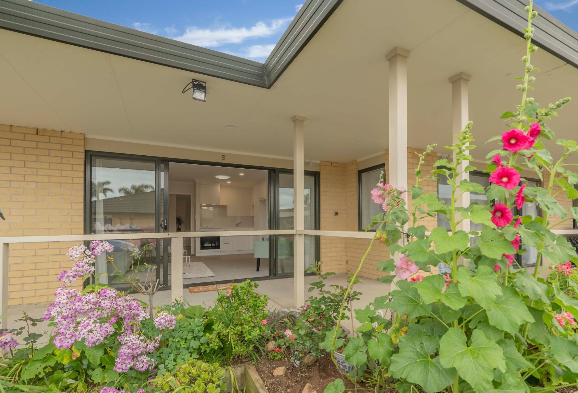 property carousel image 1