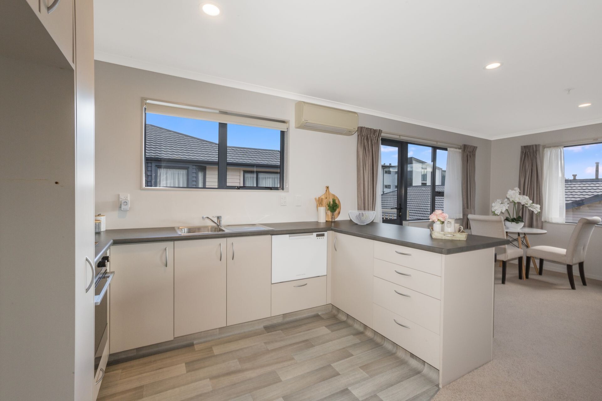 property carousel image 3