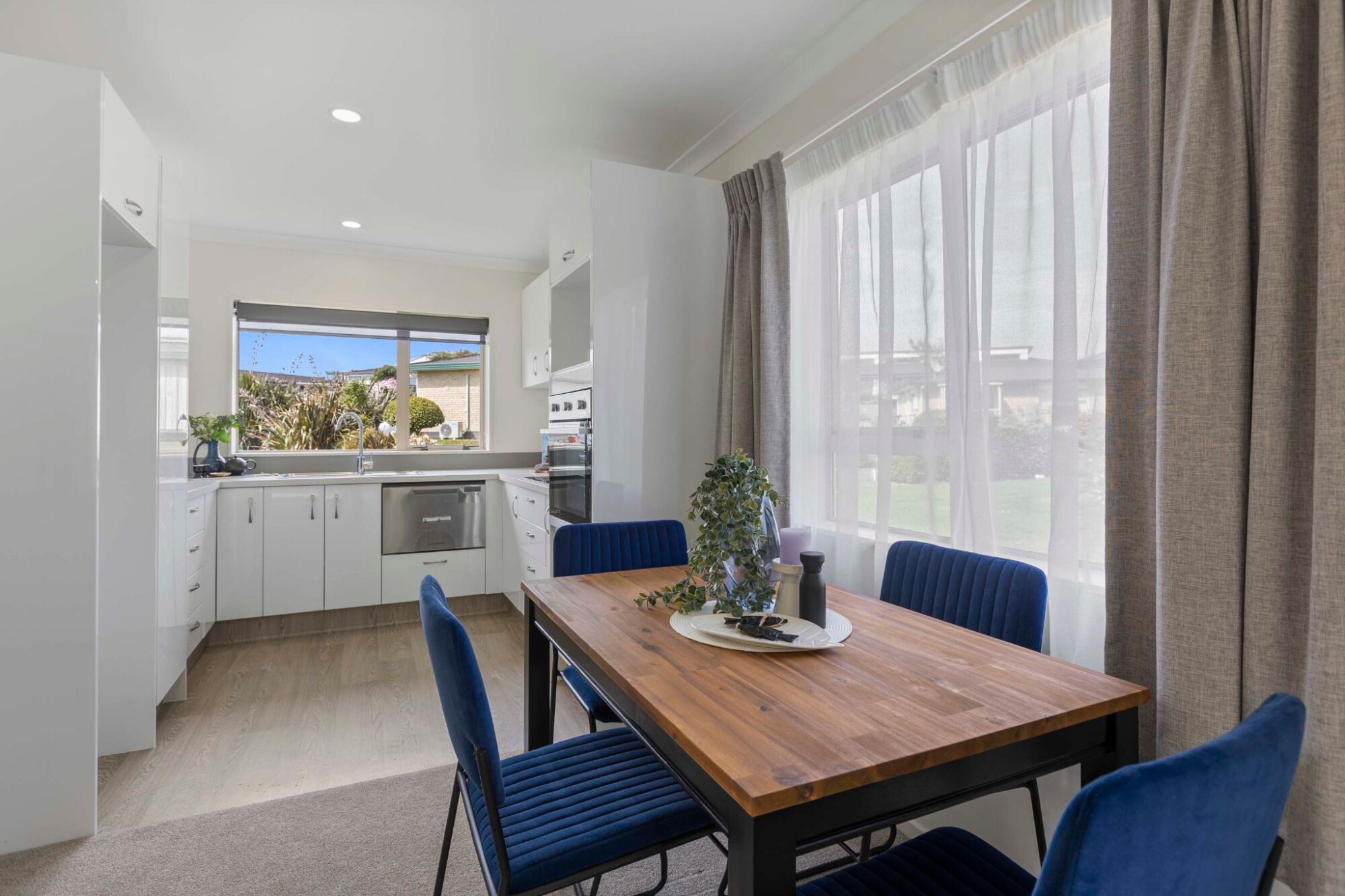 property carousel image 2