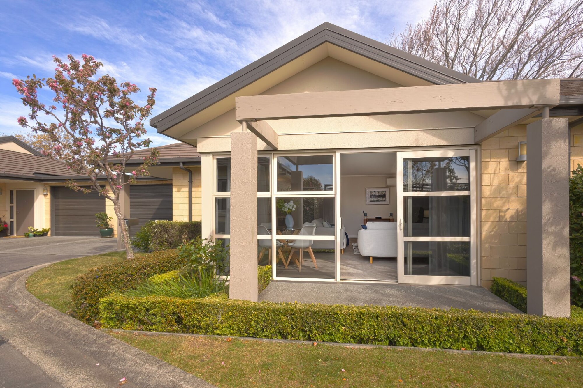 property carousel image 2