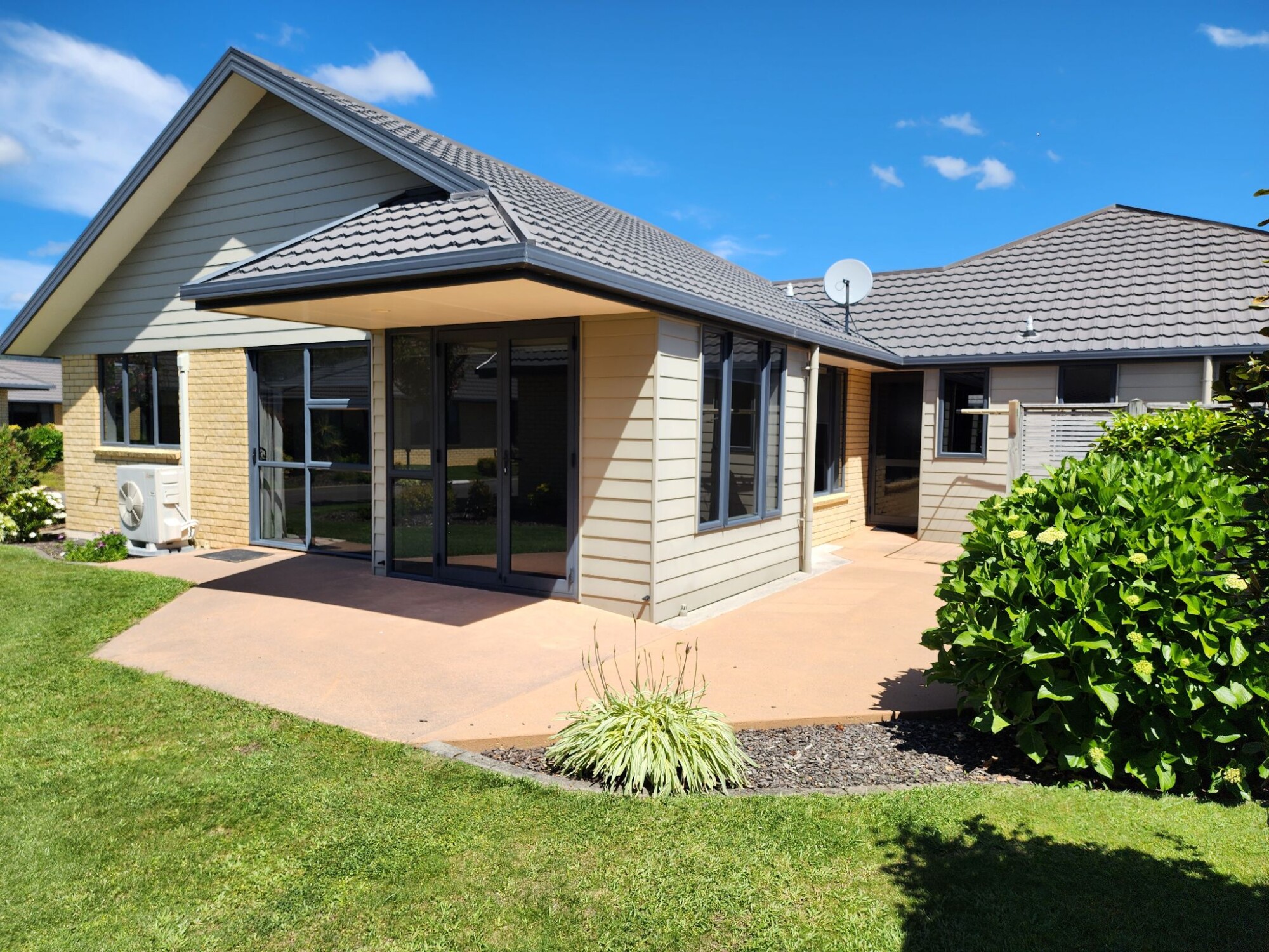 property carousel image 3