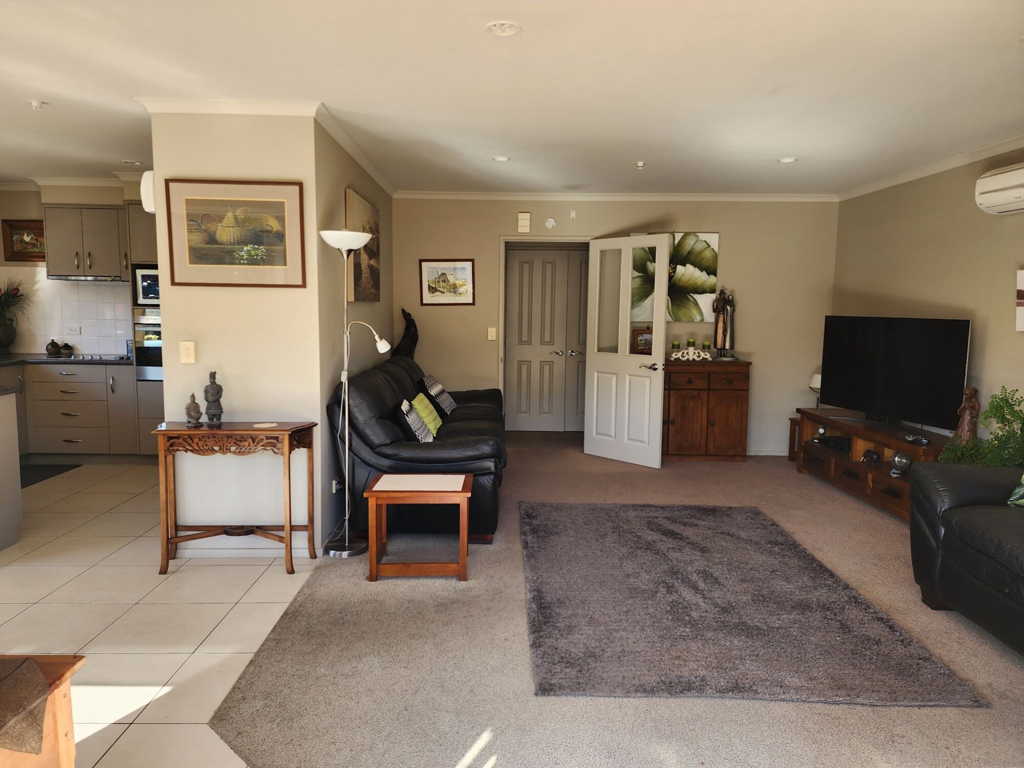 property carousel image 10