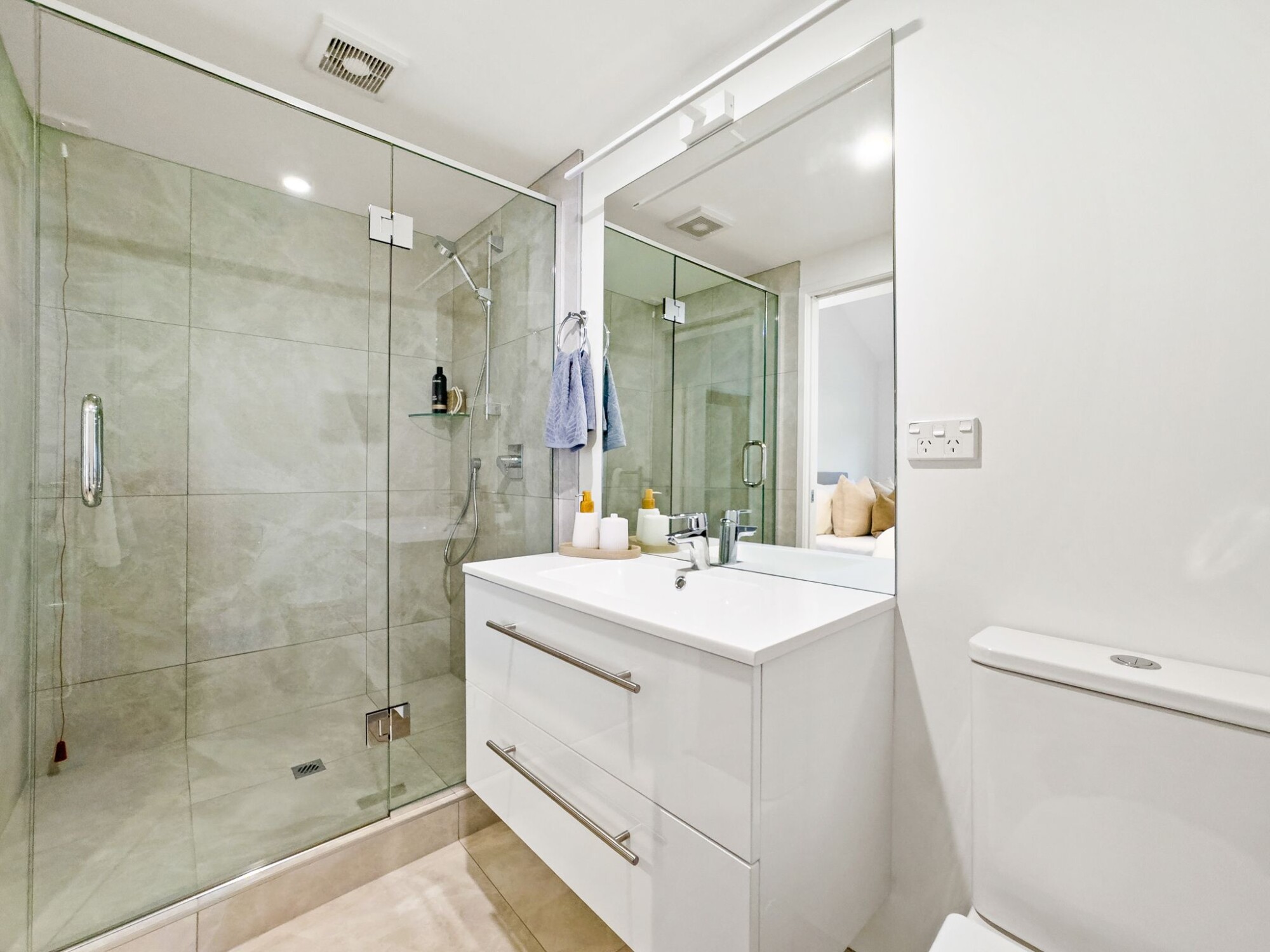 property carousel image 9