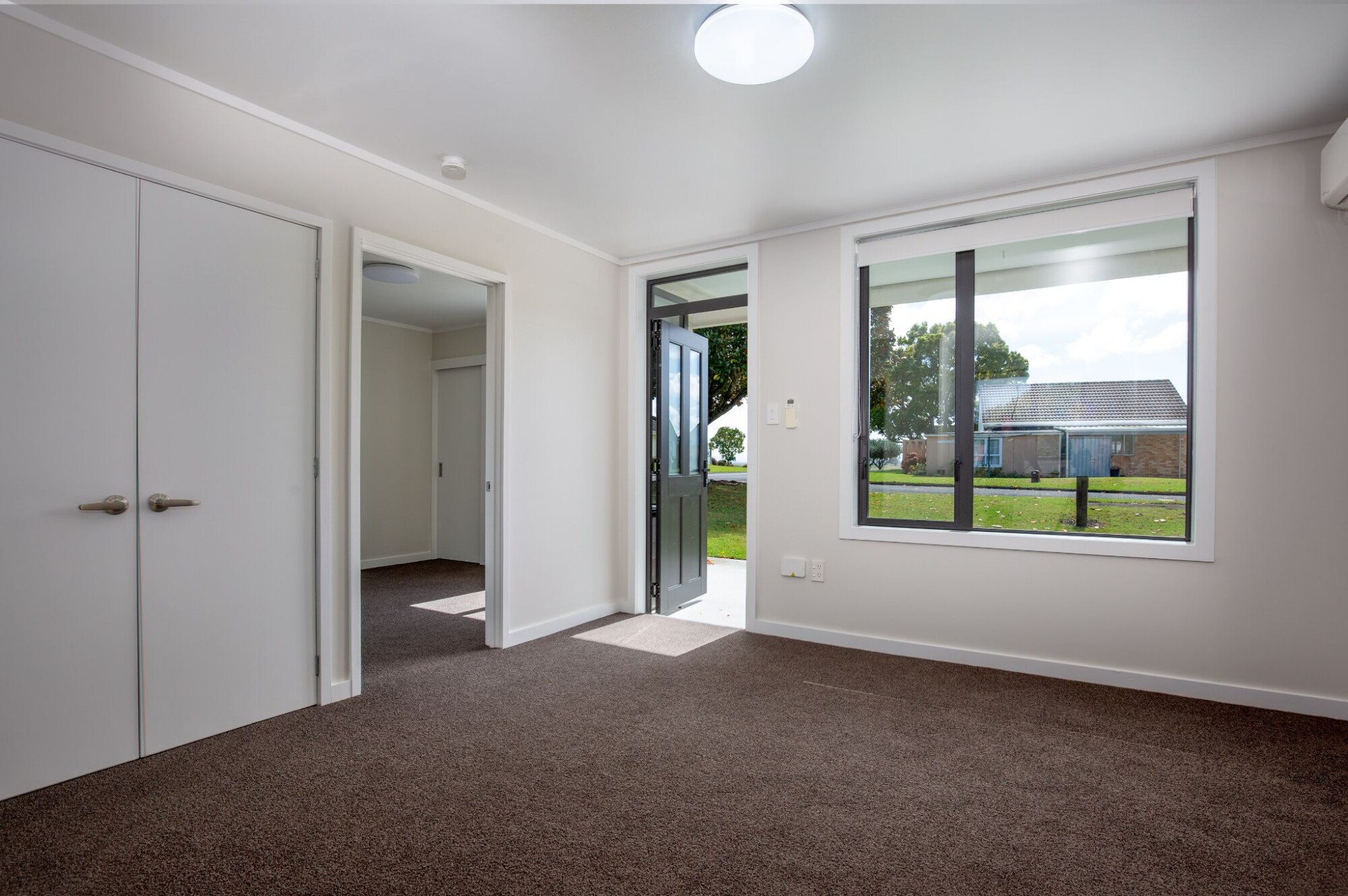 property carousel image 10