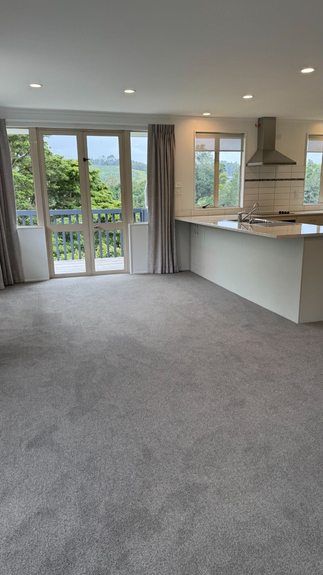 property carousel image 3