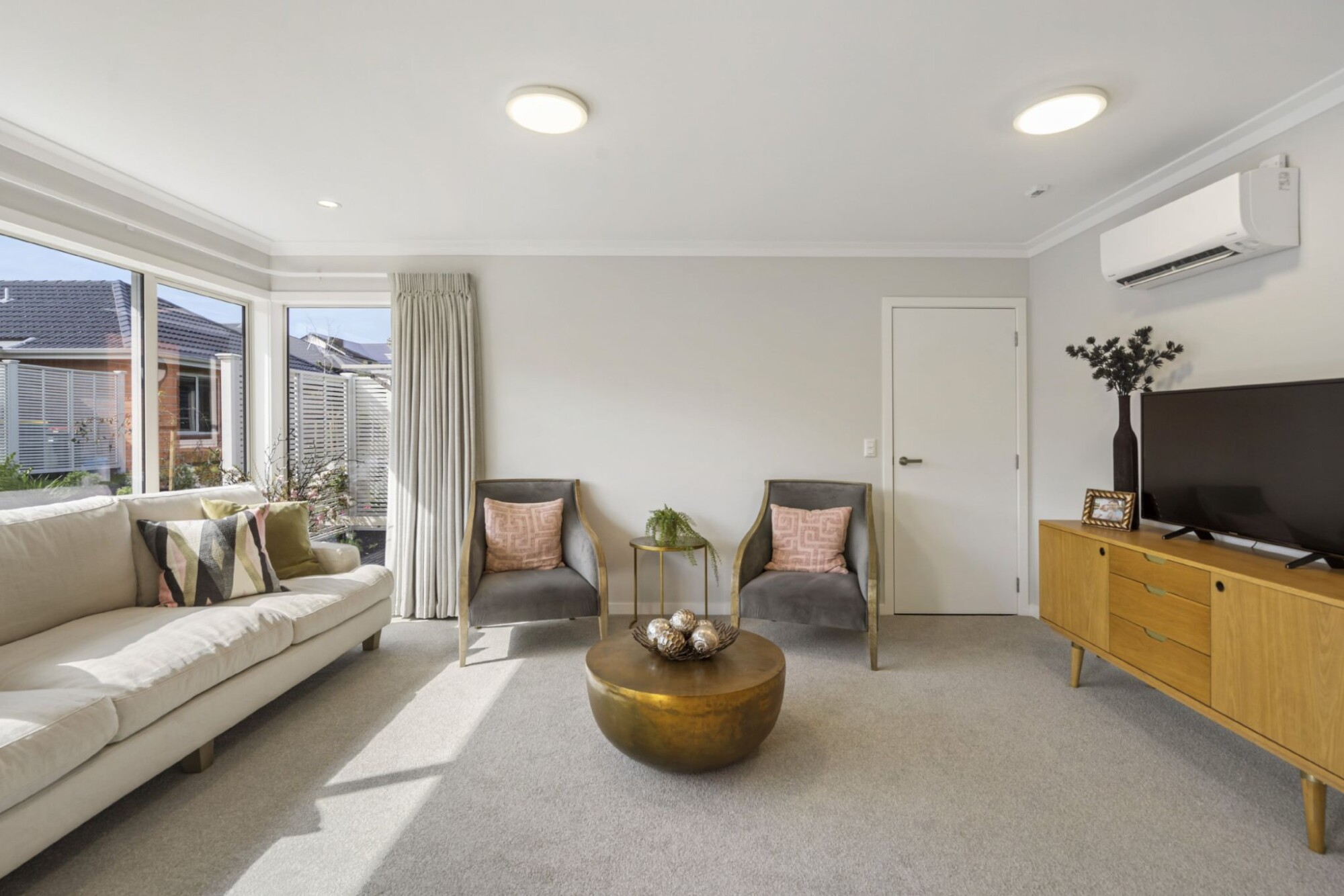 property carousel image 2