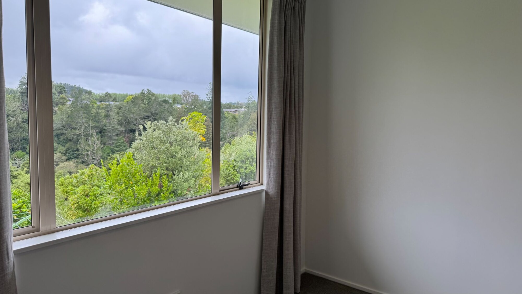 property carousel image 4