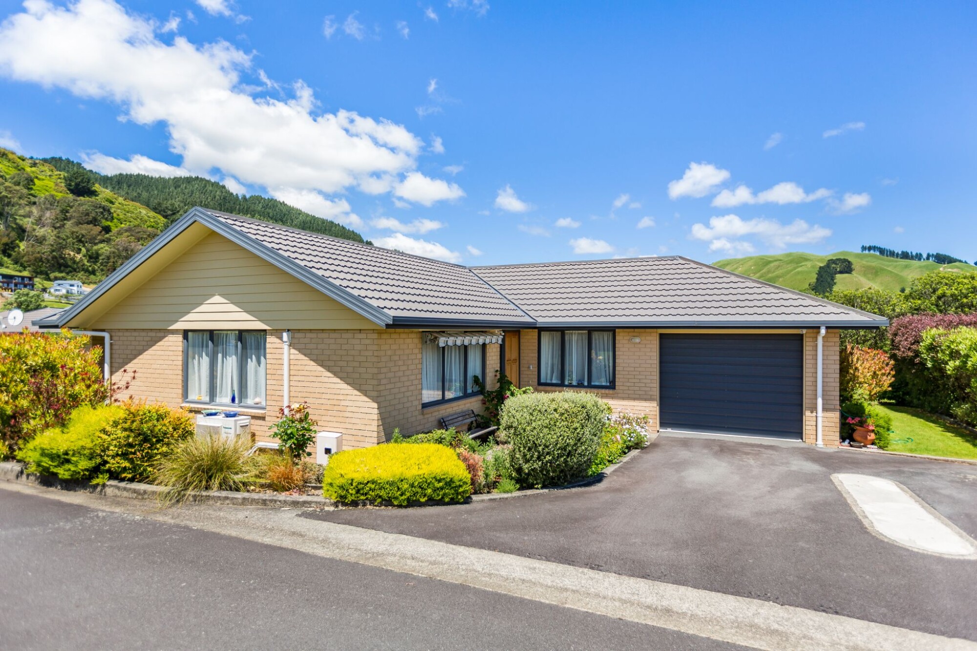 property carousel image 3