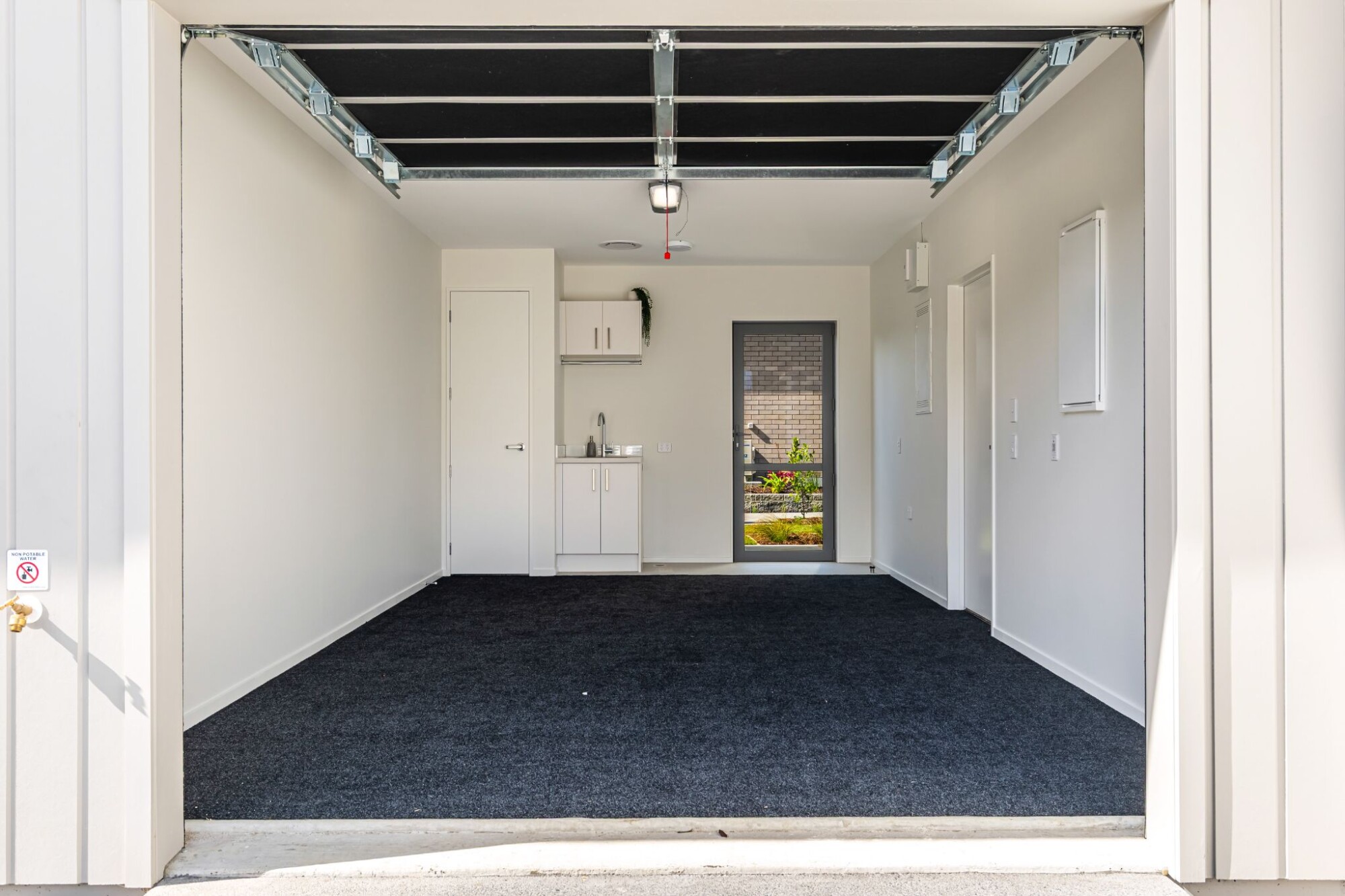 property carousel image 10