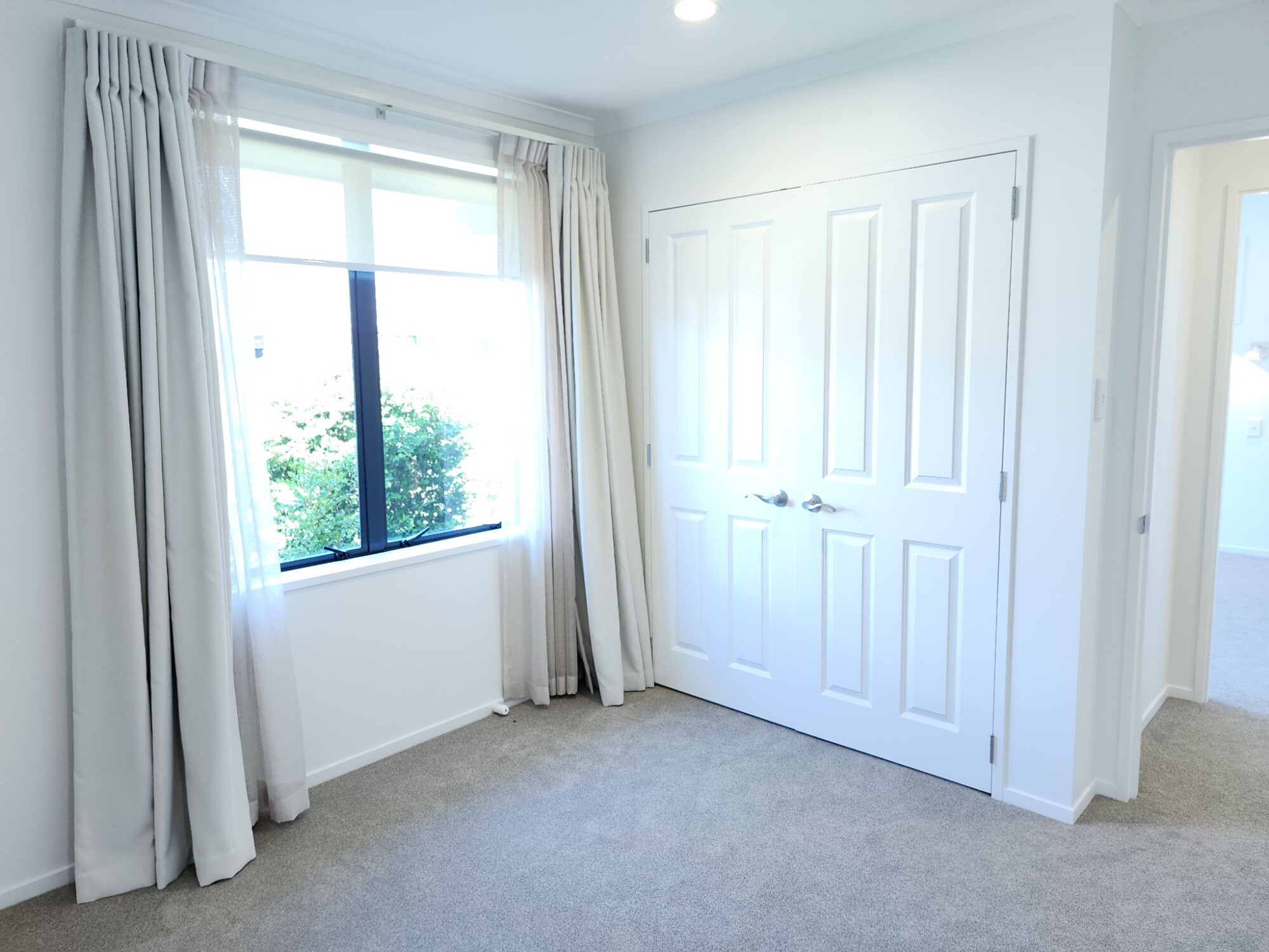 property carousel image 12