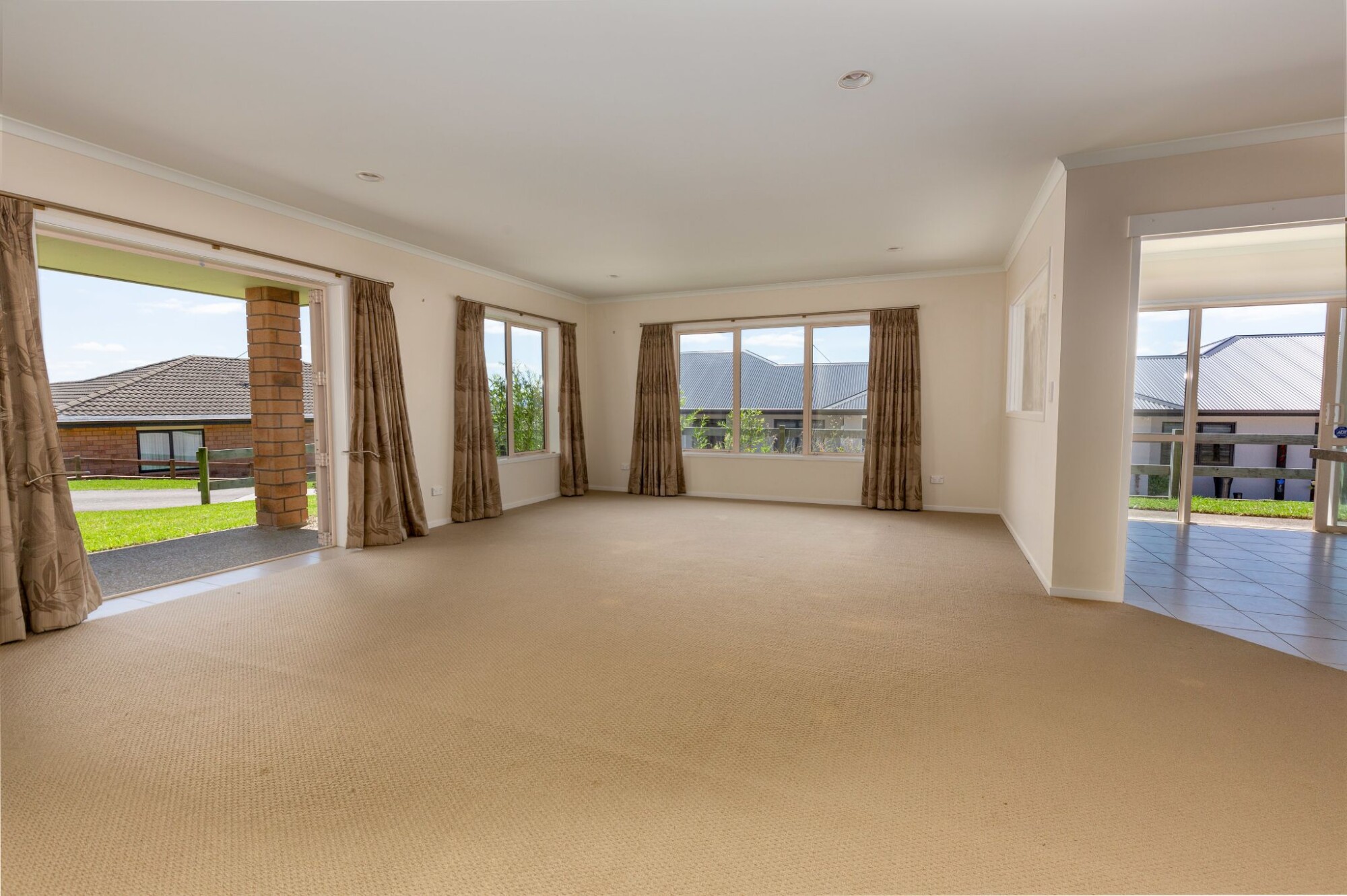 property carousel image 3