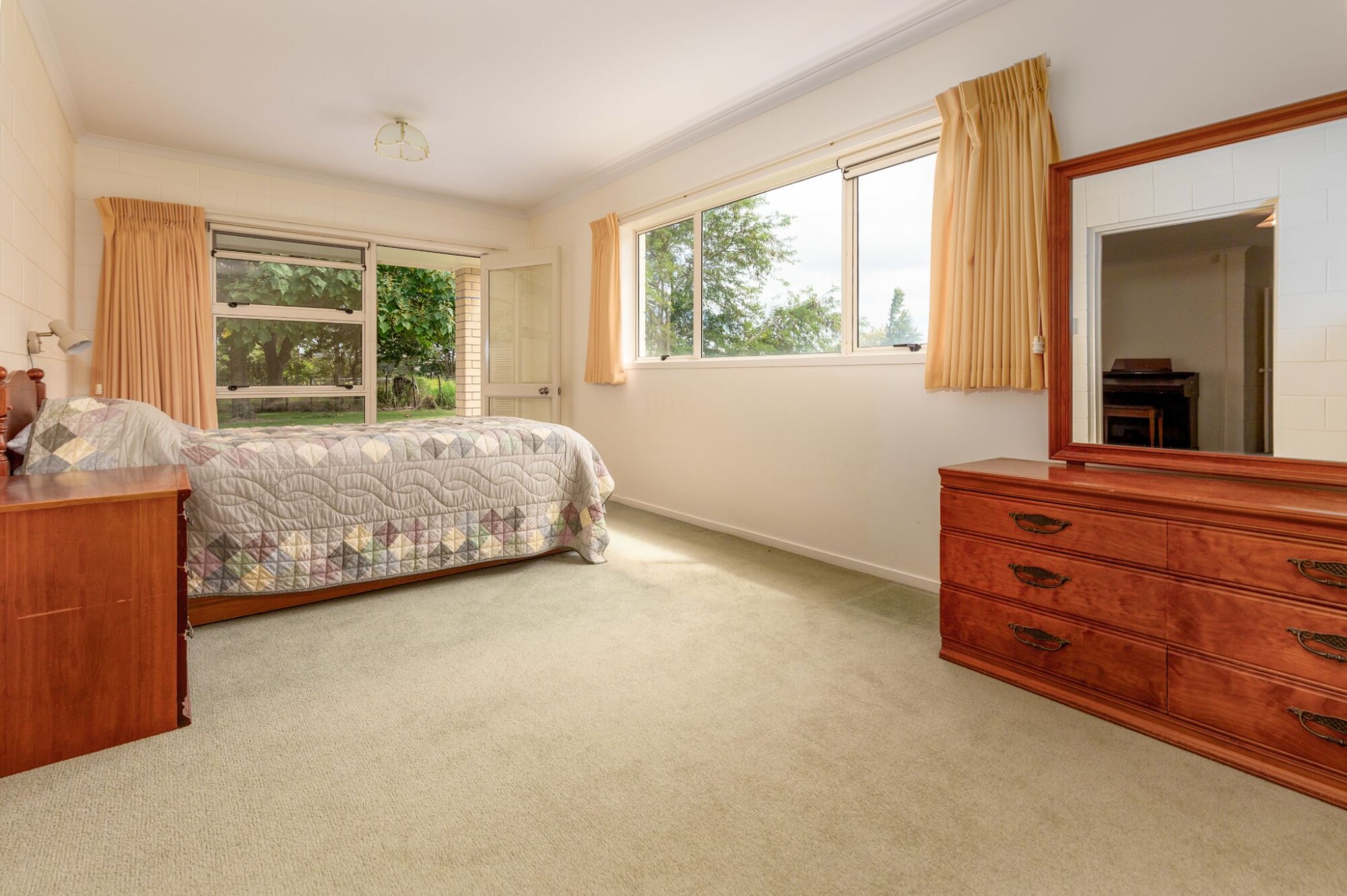 property carousel image 10