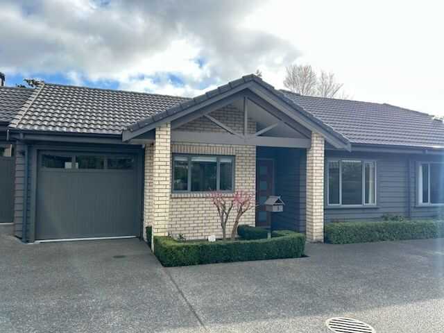 Primary photo of Whitby Lakes Retirement Village