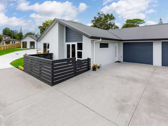 Primary photo of Apārangi Village