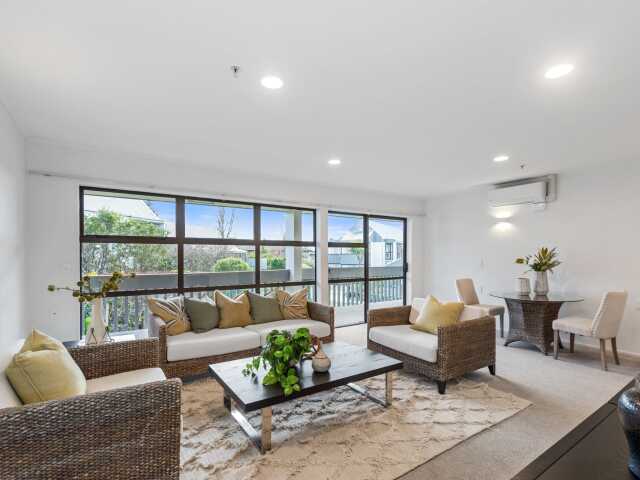 Primary photo of Crestwood Village - Metlifecare