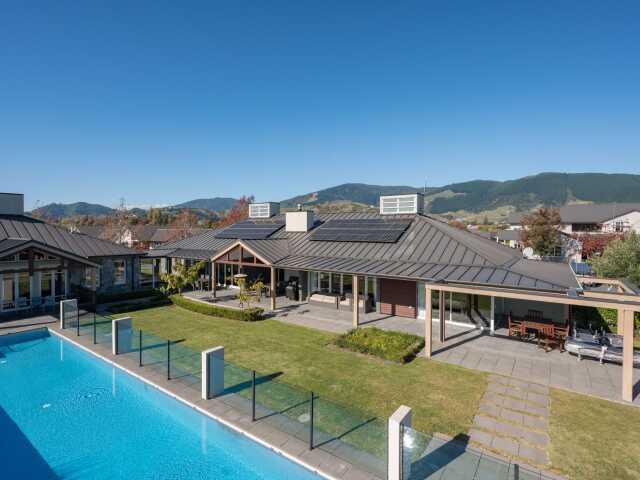 Primary photo of Summerset in the Sun (Nelson)